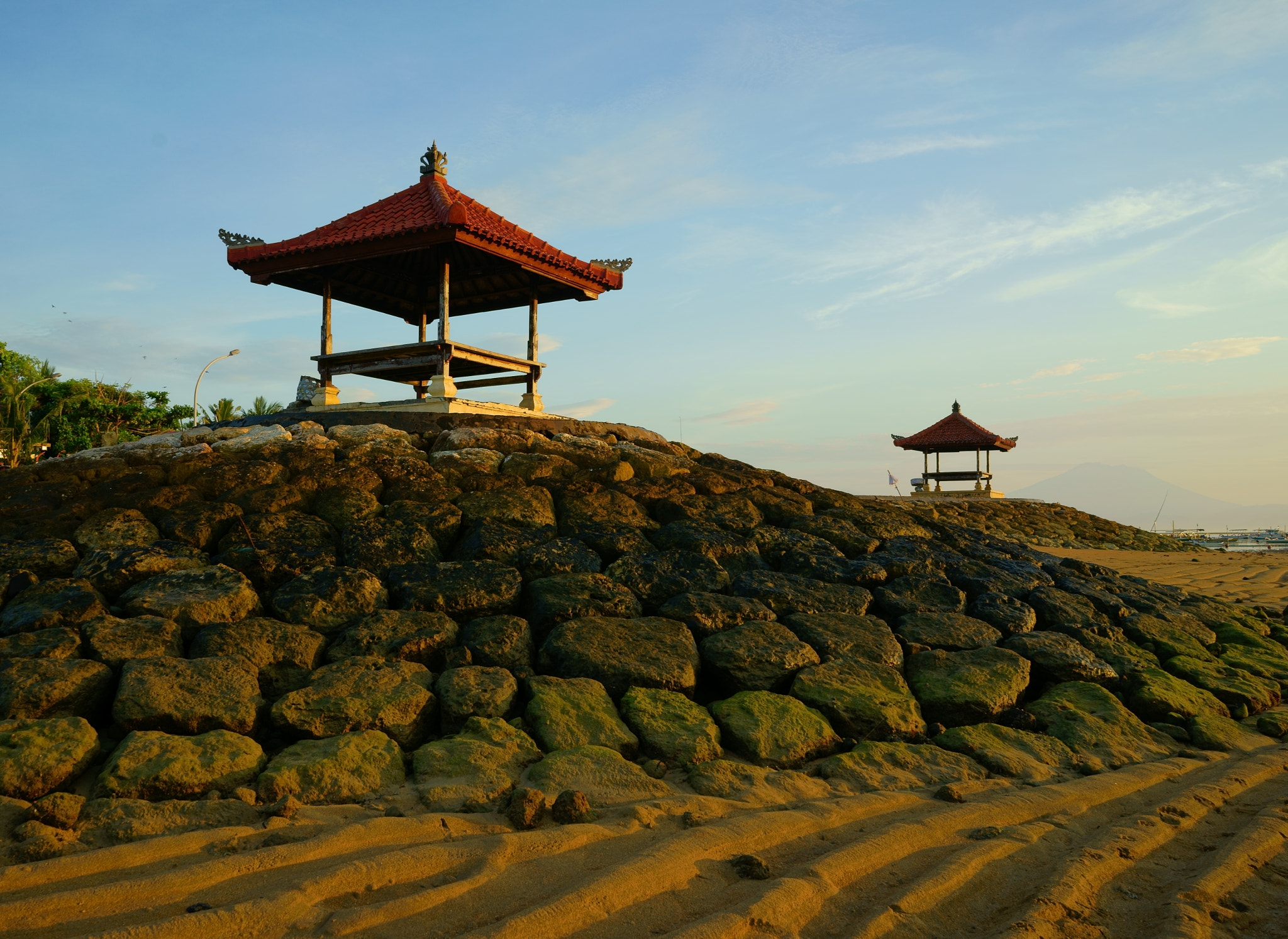 Sony a7 II + Sony FE 28mm F2 sample photo. Waiting bay photography