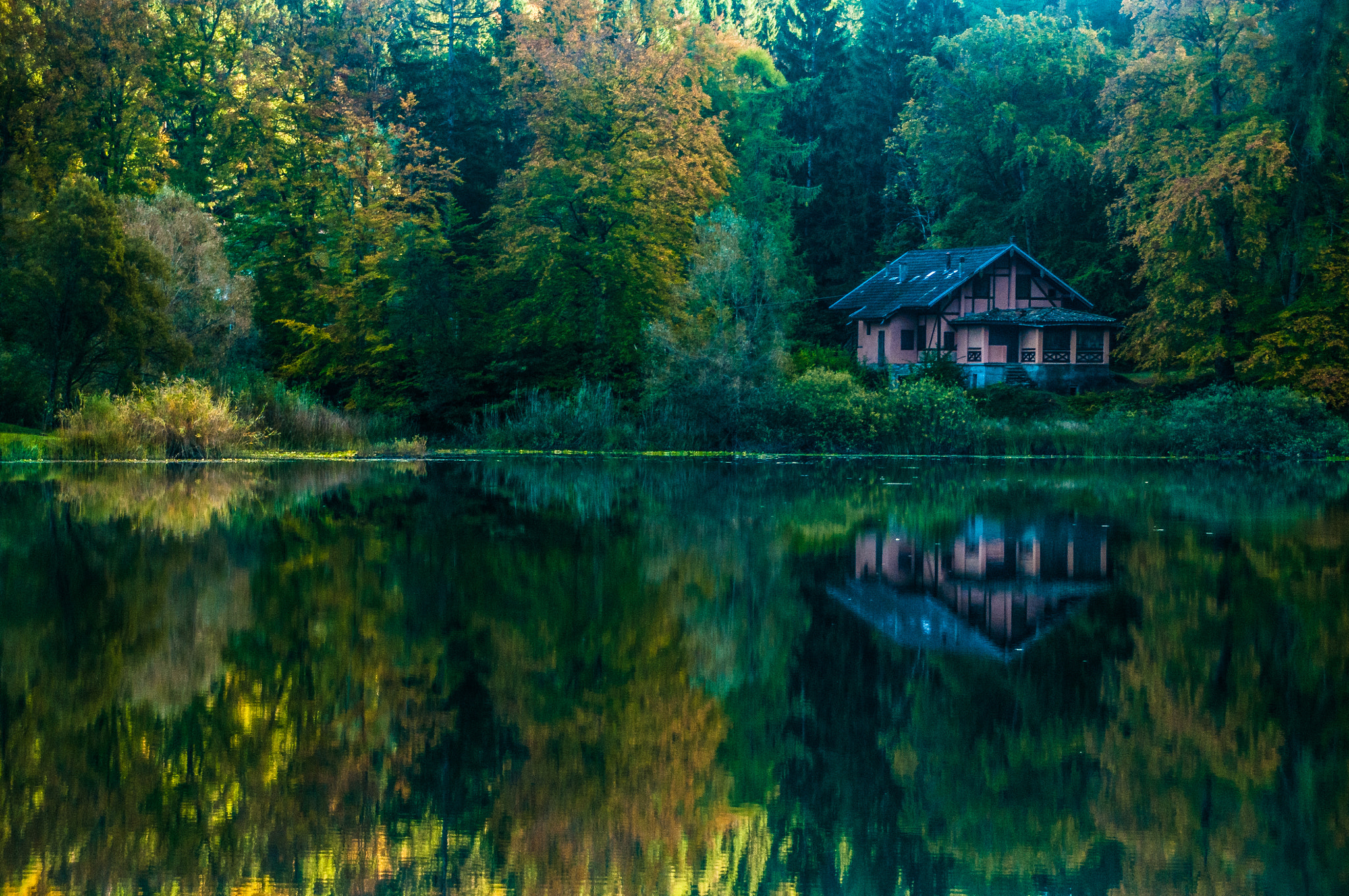 Sigma 18-250mm F3.5-6.3 DC Macro OS HSM sample photo. Cei lake photography