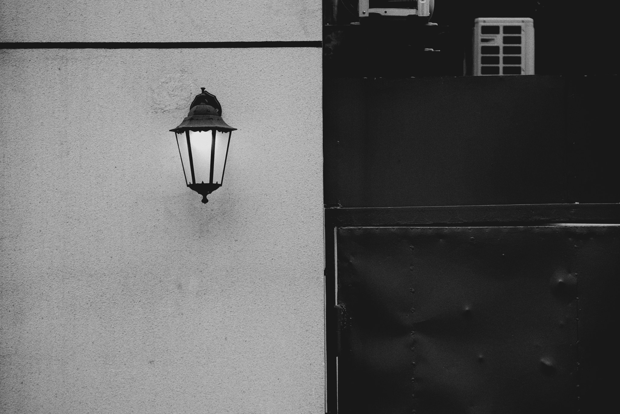 Sony a6000 + Sony Vario-Tessar T* E 16-70mm F4 ZA OSS sample photo. 晨灯 photography