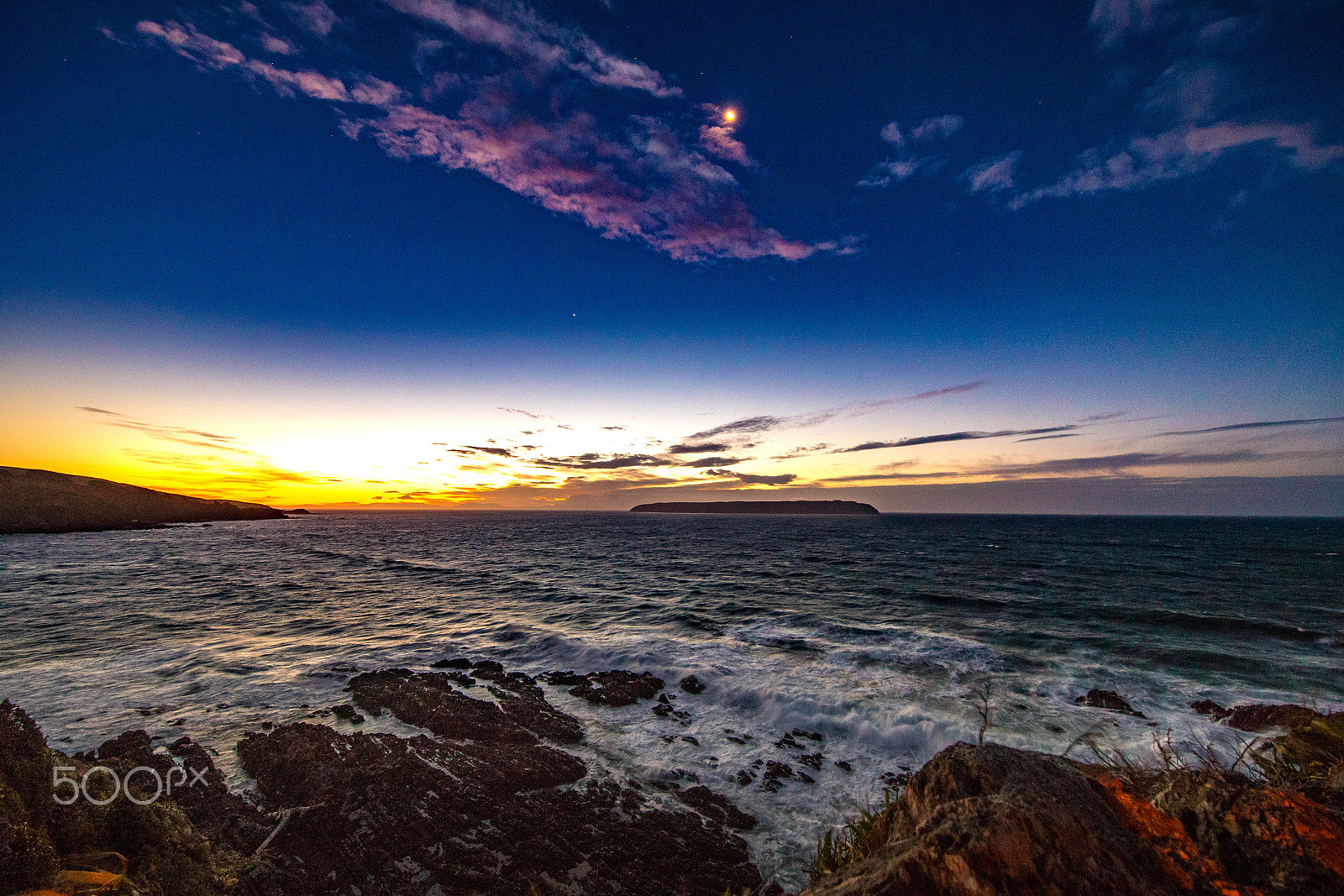 Canon EOS 6D + Canon EF 11-24mm F4L USM sample photo. Titahi bay moonrise photography