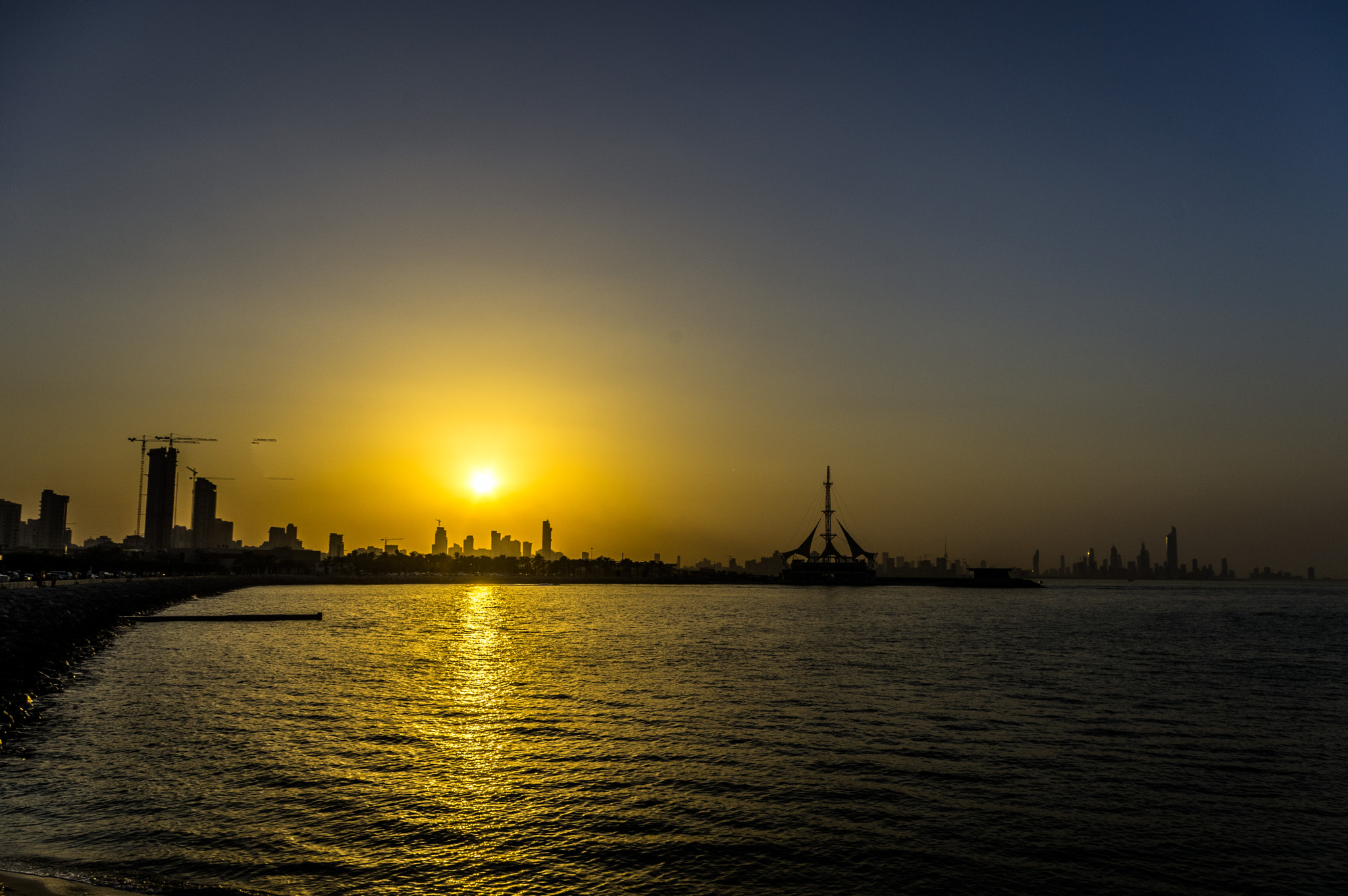 Pentax smc DA 18-55mm F3.5-5.6 AL sample photo. Marina waves oct sunset photography