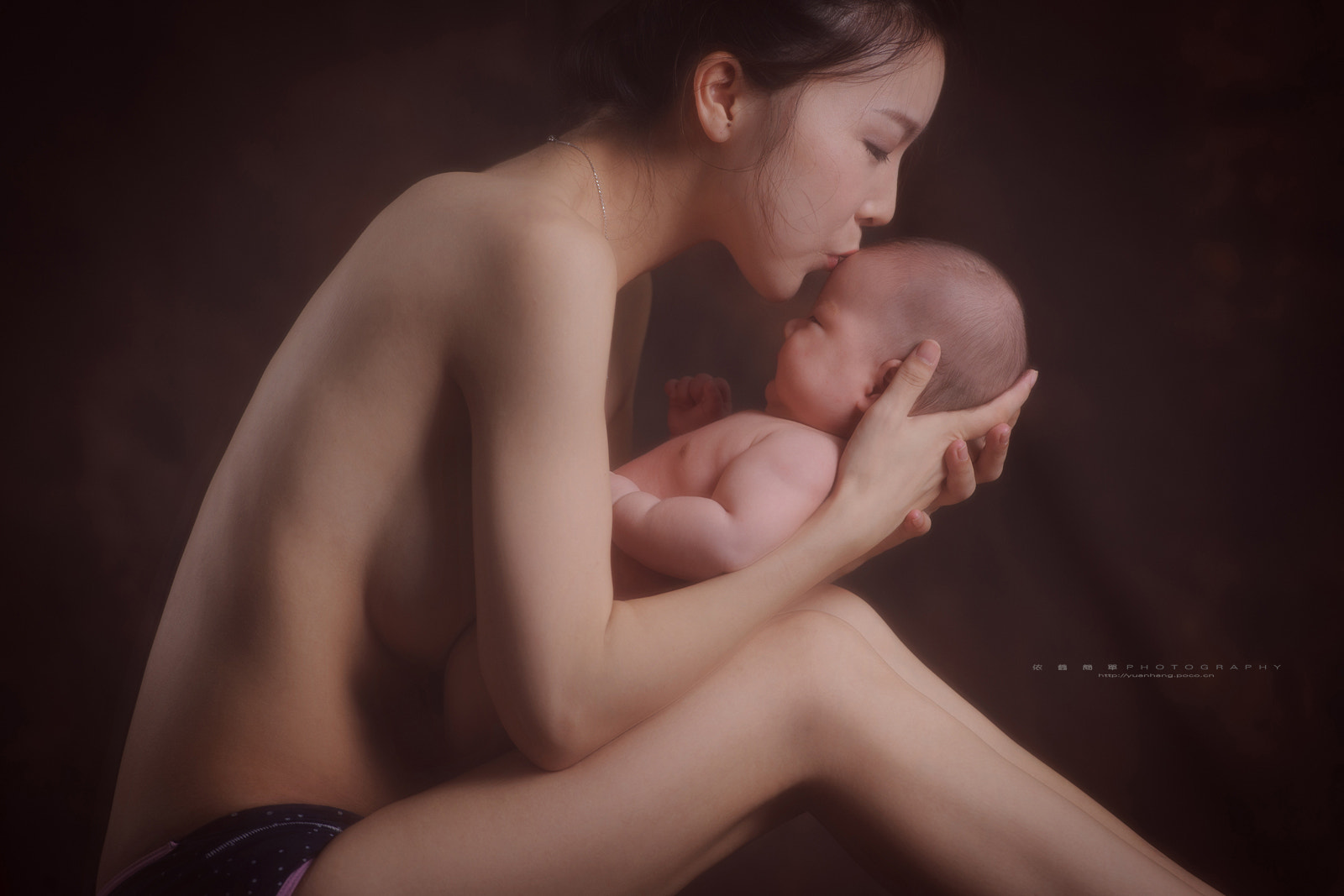 Nikon D3X sample photo. Kiss photography