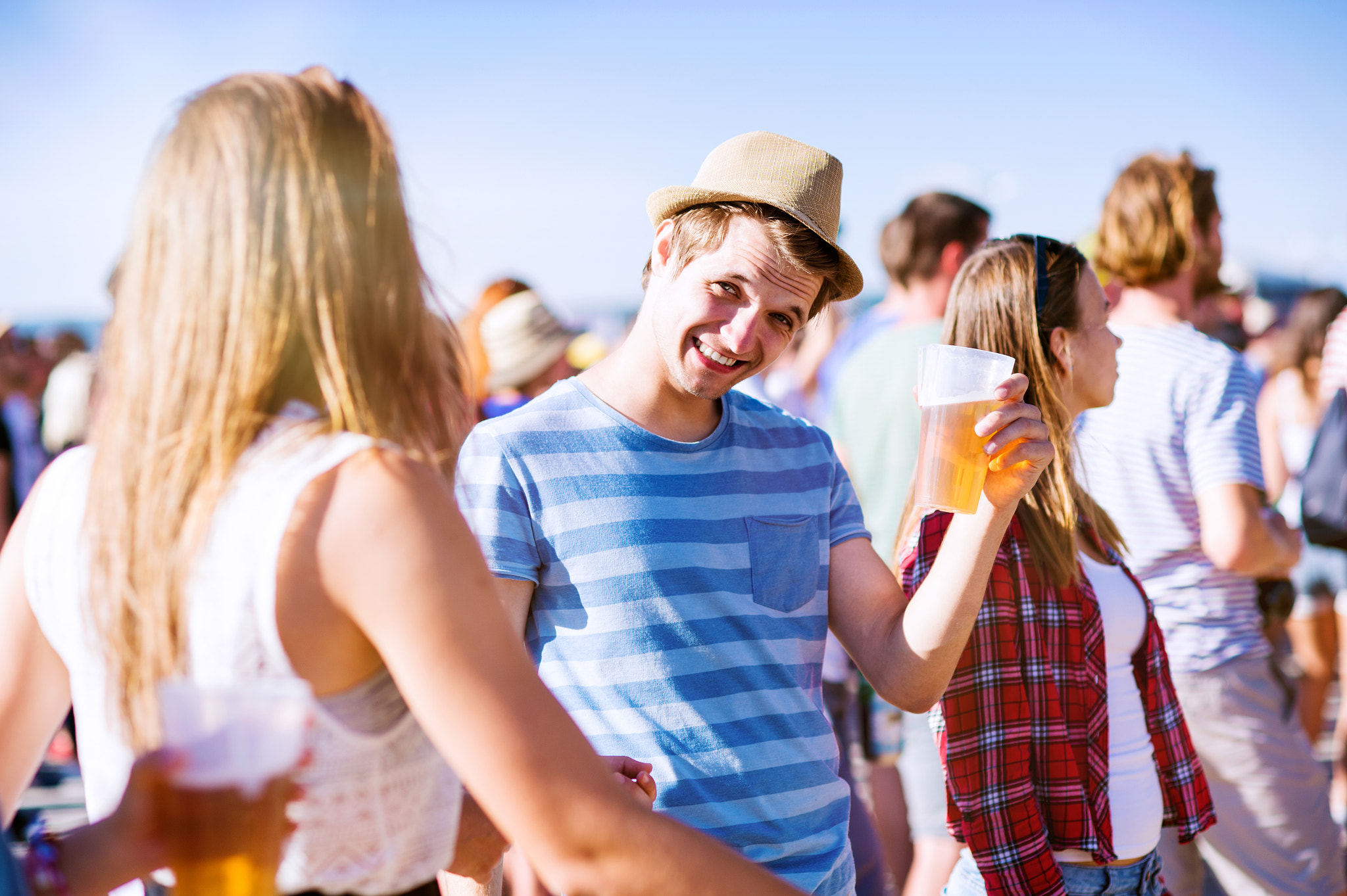 Nikon D4S + Nikon AF Nikkor 85mm F1.8D sample photo. Group of teenagers at summer music festival, sunny day photography