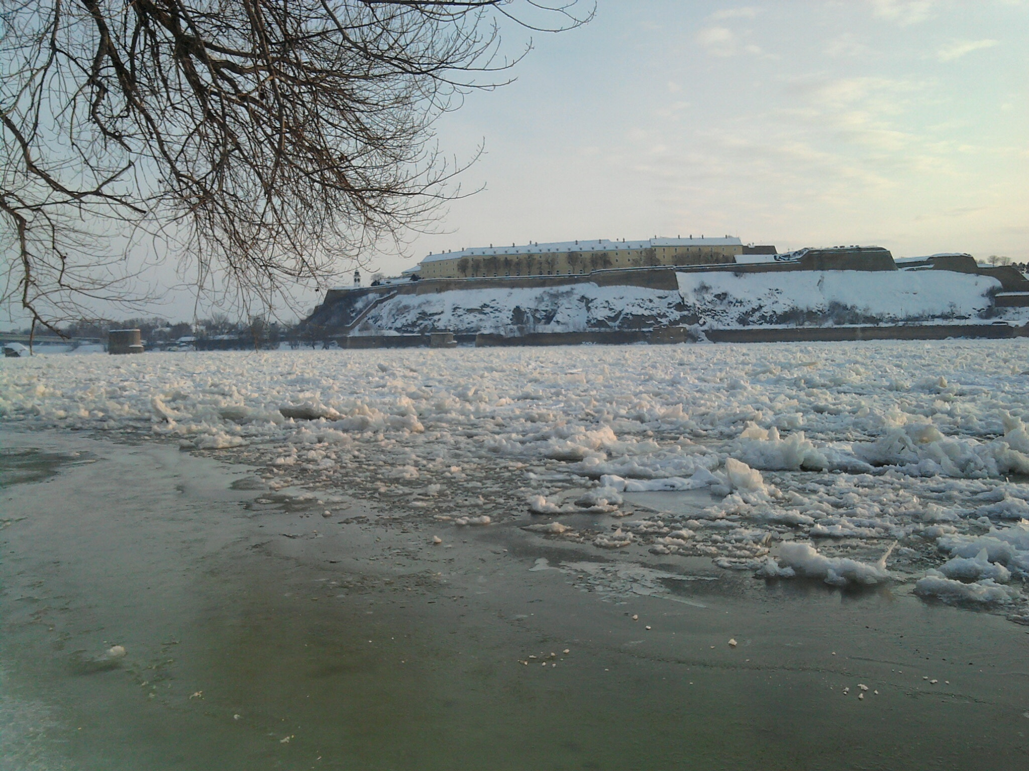 Samsung GT-B7330 sample photo. Old fortress during an ice spell photography