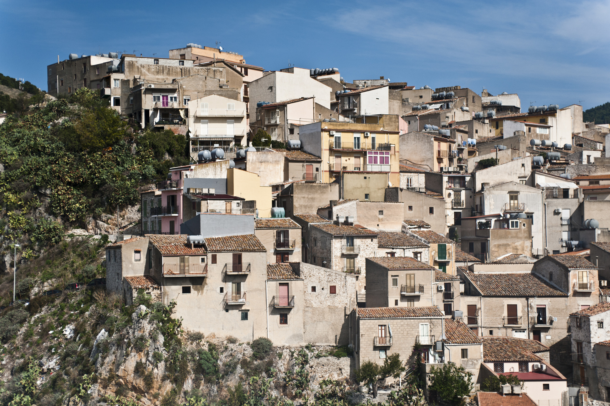 Nikon D700 + AF Zoom-Nikkor 35-70mm f/2.8 sample photo. Caccamo vista photography