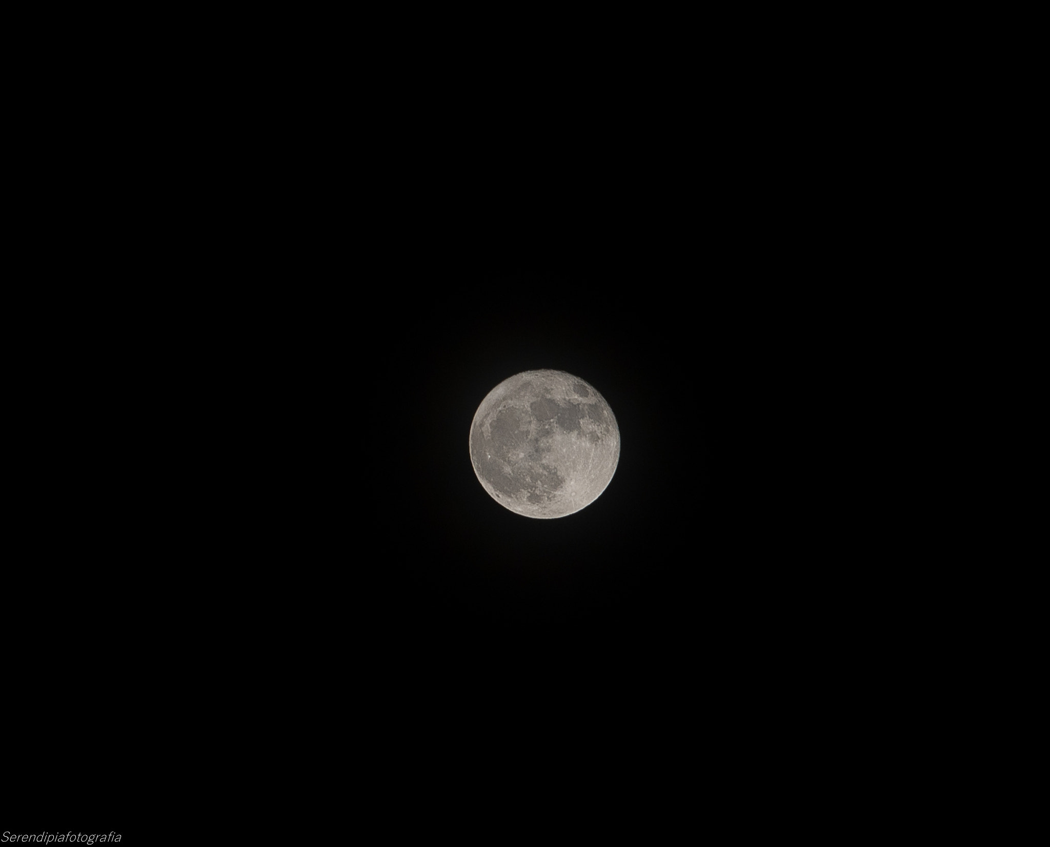 AF Zoom-Nikkor 80-200mm f/2.8 ED sample photo. Superluna photography