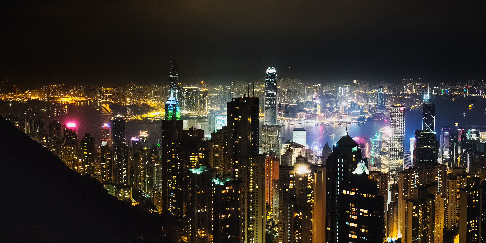 Olympus OM-D E-M5 II + LEICA DG SUMMILUX 15/F1.7 sample photo. Night at victoria peak photography