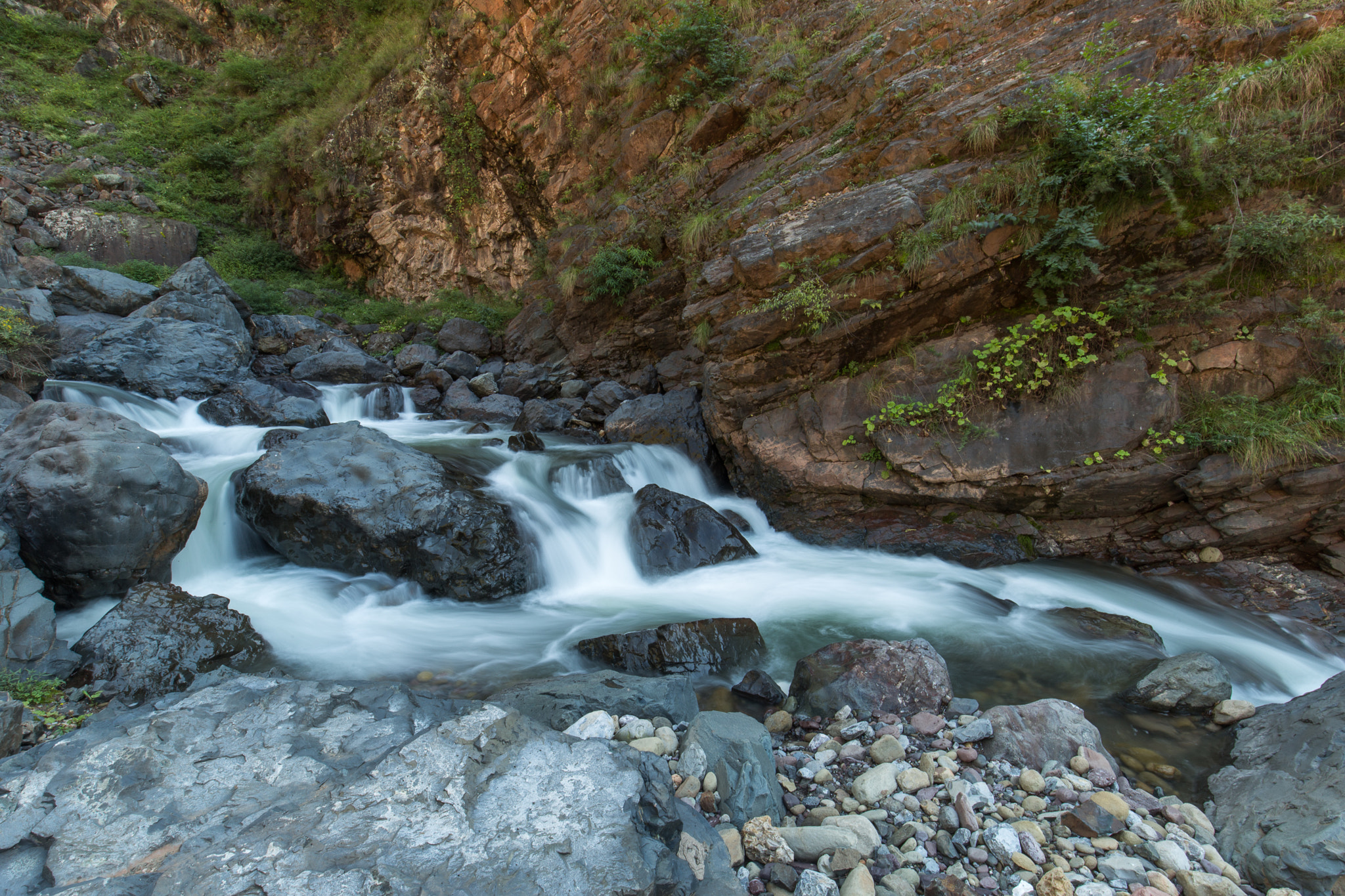 Canon EOS 6D + Canon EF 16-35mm F4L IS USM sample photo. Stream photography