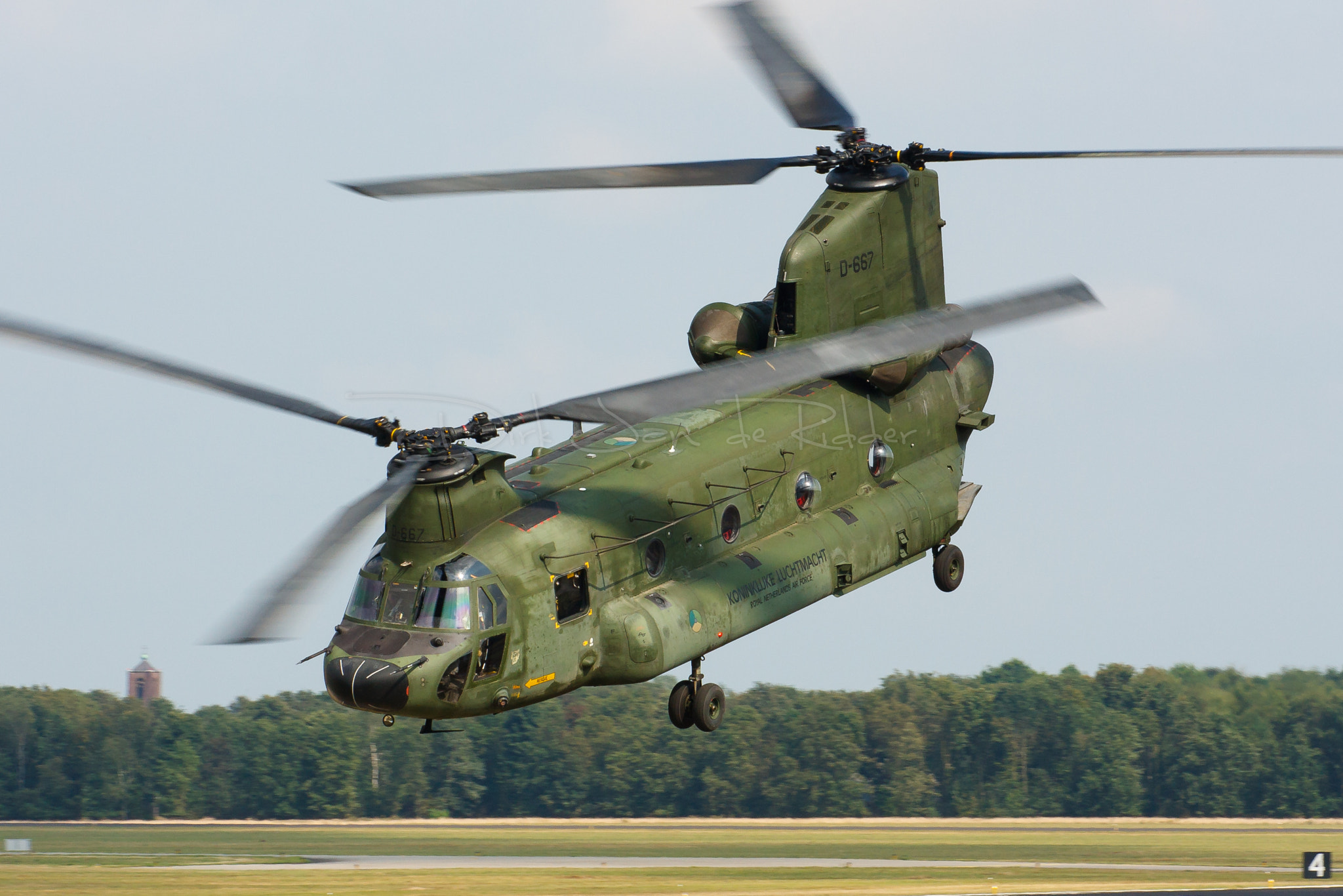 Canon EOS 40D + Canon EF 70-200mm F2.8L USM sample photo. Royal netherlands air force ch-47d chinook d-667 photography