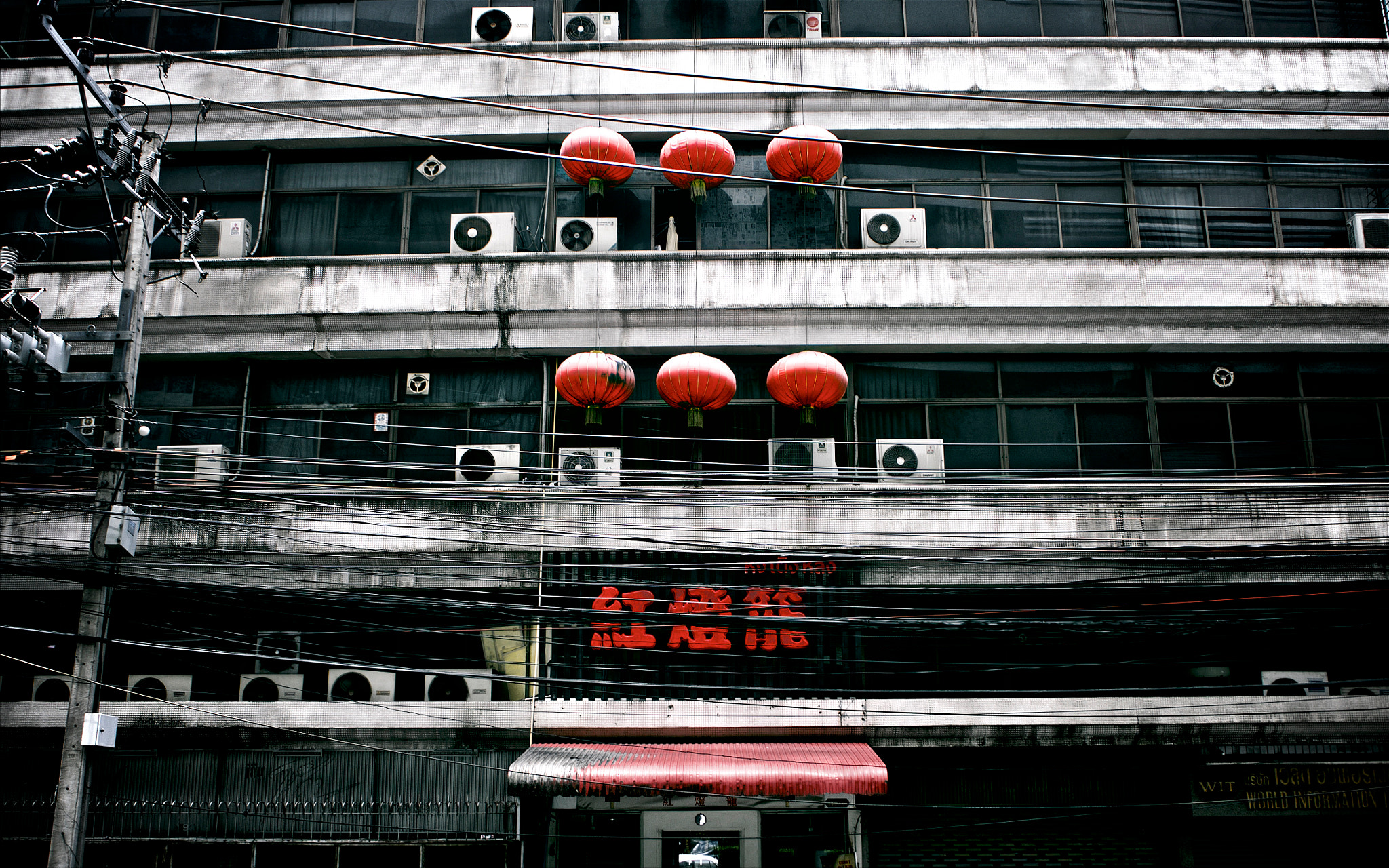 Olympus M.Zuiko Digital ED 14-42mm F3.5-5.6 EZ sample photo. Red lanterns in bangkok photography