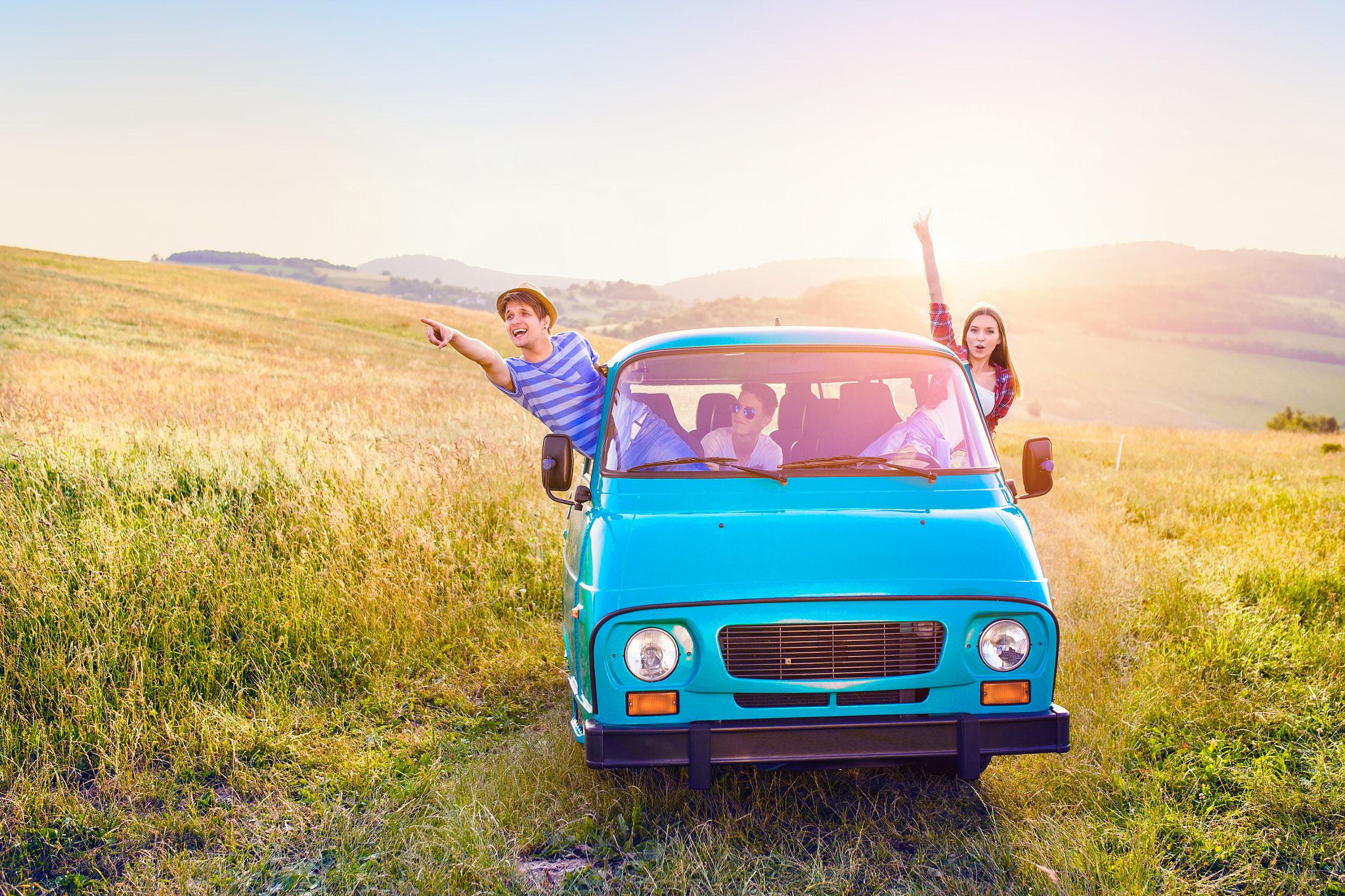 Nikon D4S + Sigma 35mm F1.4 DG HSM Art sample photo. Young frieds leaning out of campervan, green sunny nature photography