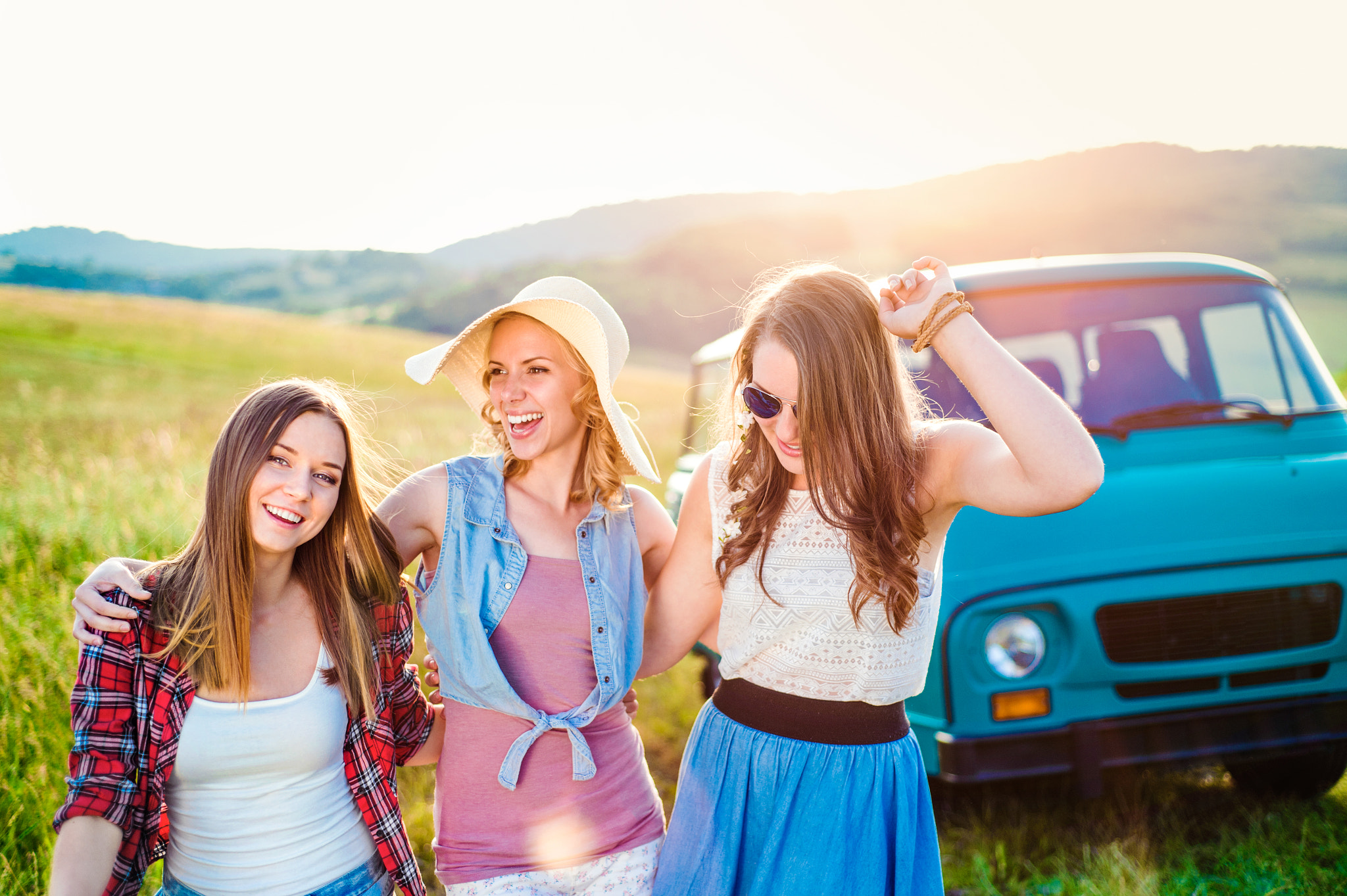 Nikon D4S + Nikon AF Nikkor 50mm F1.8D sample photo. Three teenage hipster girls on a roadtrip, summer day photography