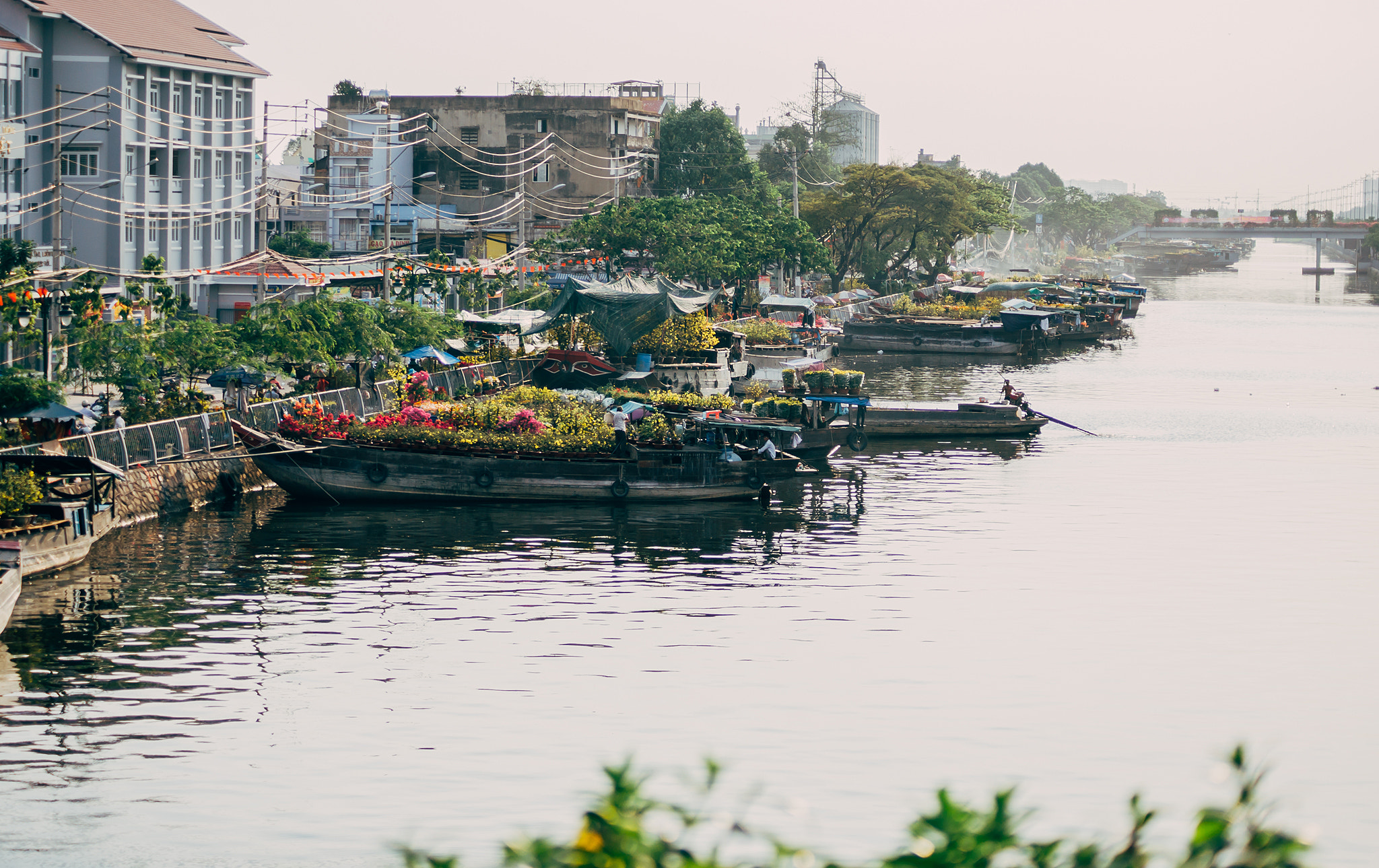 Sony DT 55-200mm F4-5.6 SAM sample photo. Ben binh dong () photography