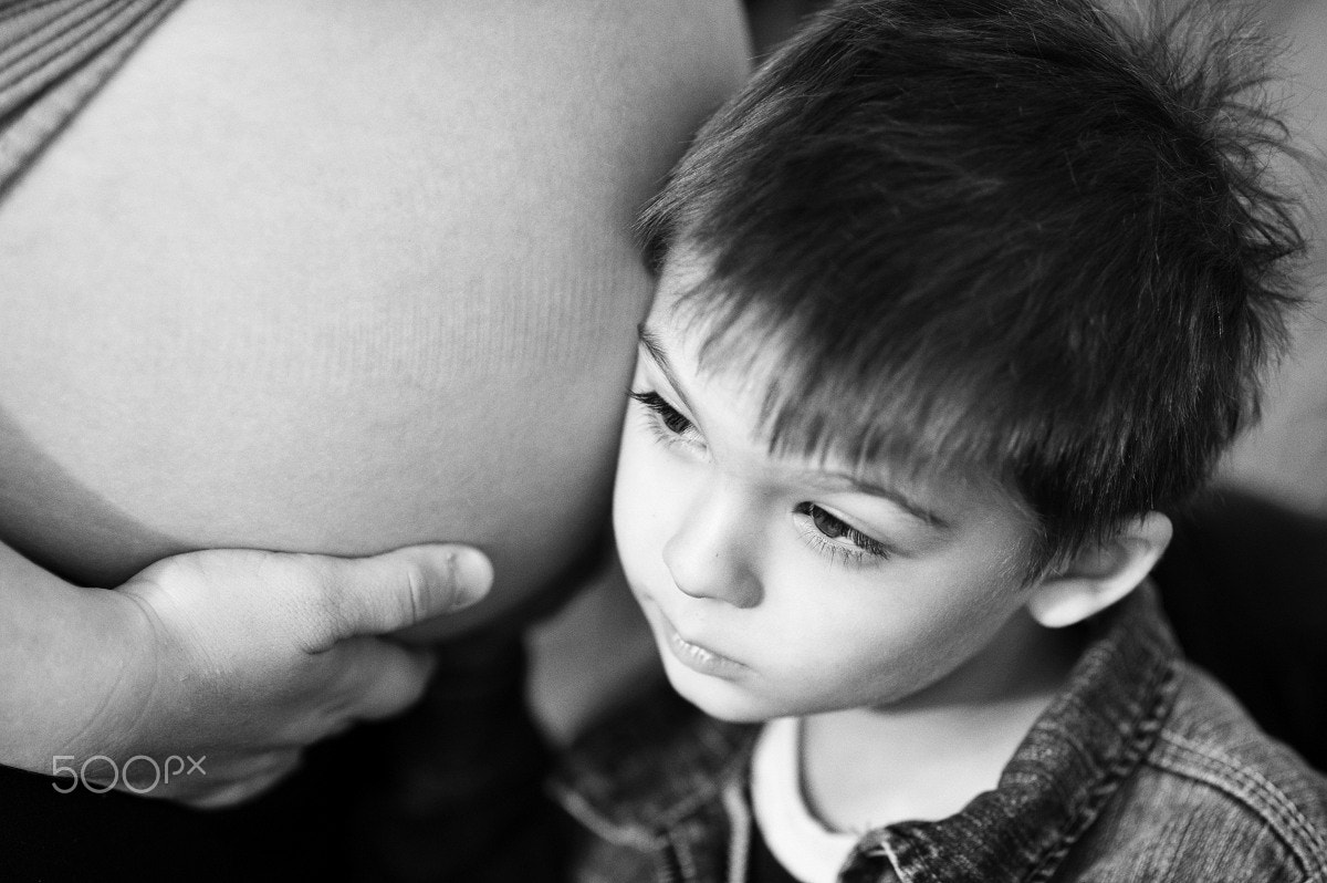 Nikon D700 + AF DC-Nikkor 135mm f/2 sample photo. Brother listening to his sister photography
