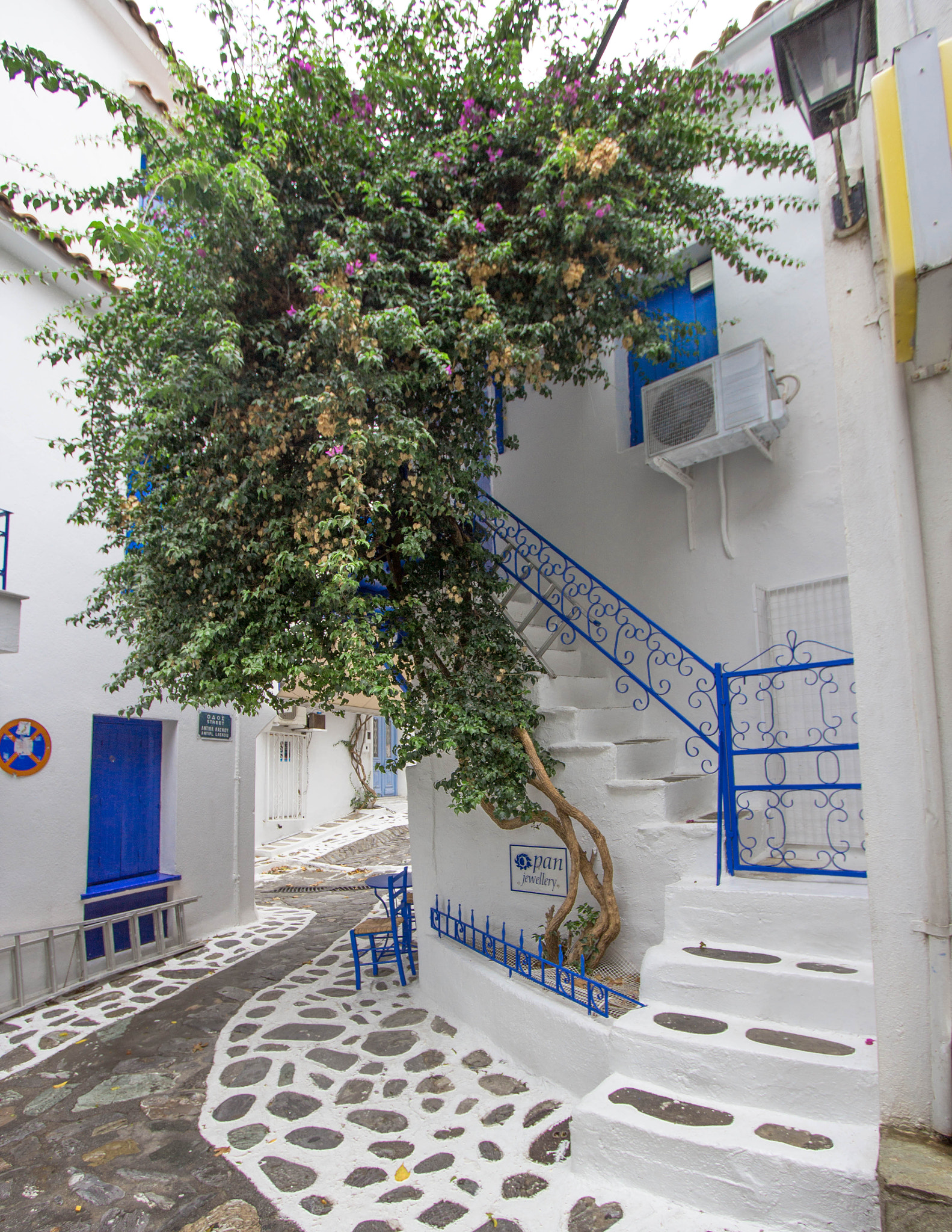 Canon EF-S 10-22mm F3.5-4.5 USM sample photo. Skiathos corner photography