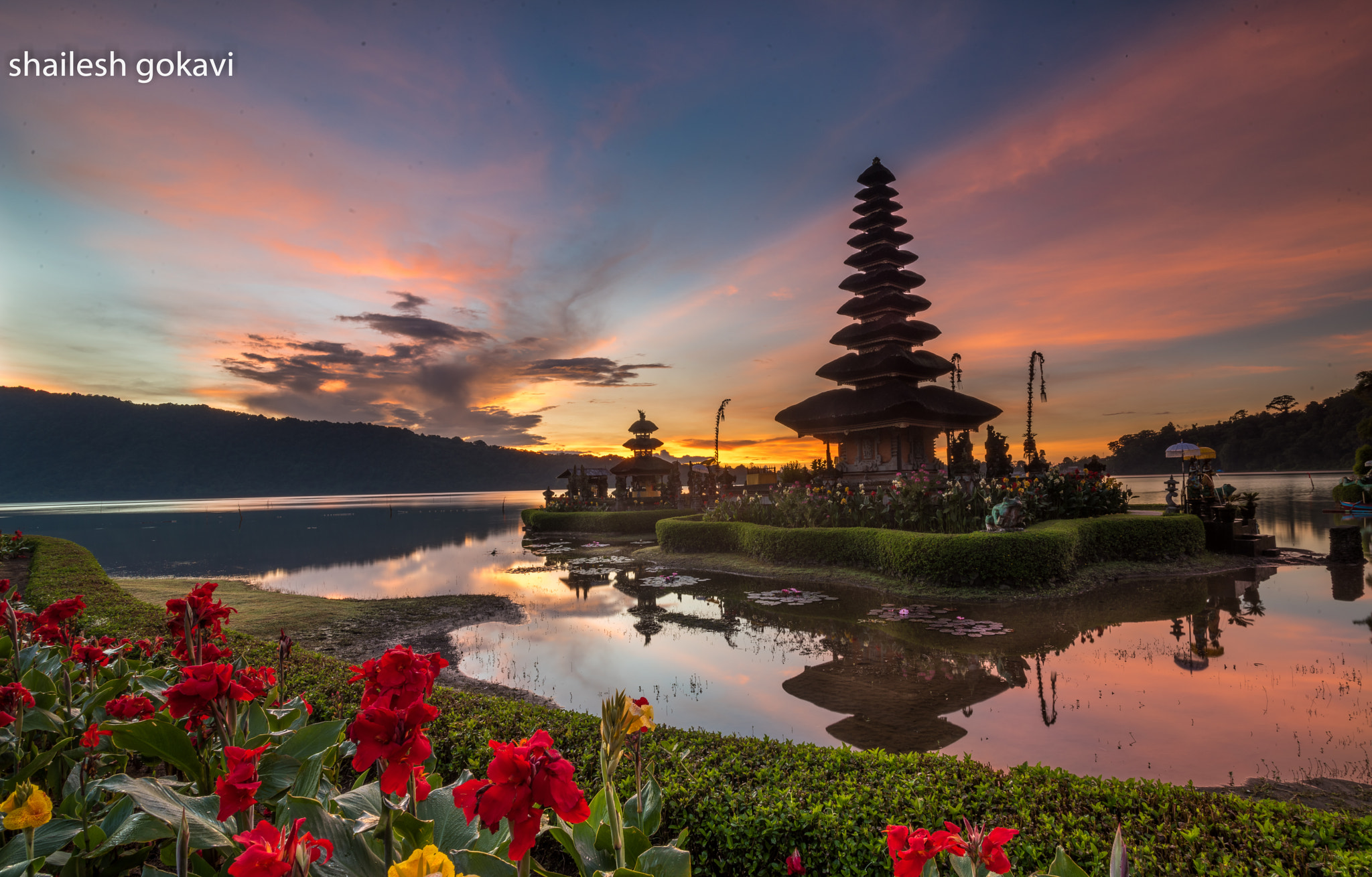 Nikon D810 + Sigma 17-35mm F2.8-4 EX DG  Aspherical HSM sample photo. Ulundanu bratan temple , bali. photography