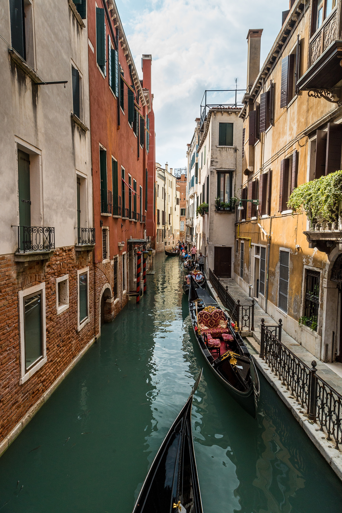 24-105mm F4 G SSM OSS sample photo. Gondola ride photography