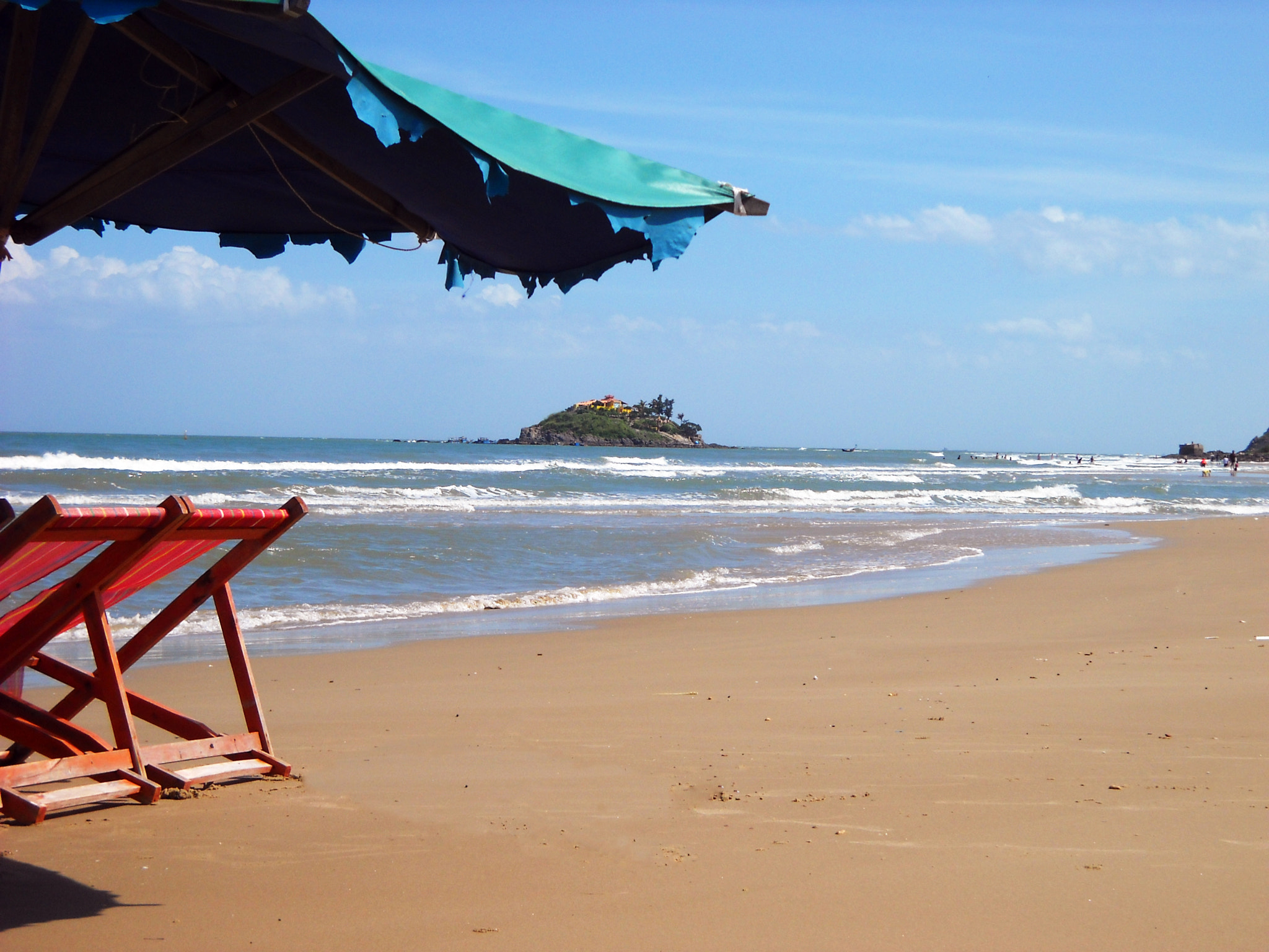 Nikon Coolpix L19 sample photo. Vung tau sea in vietnam photography