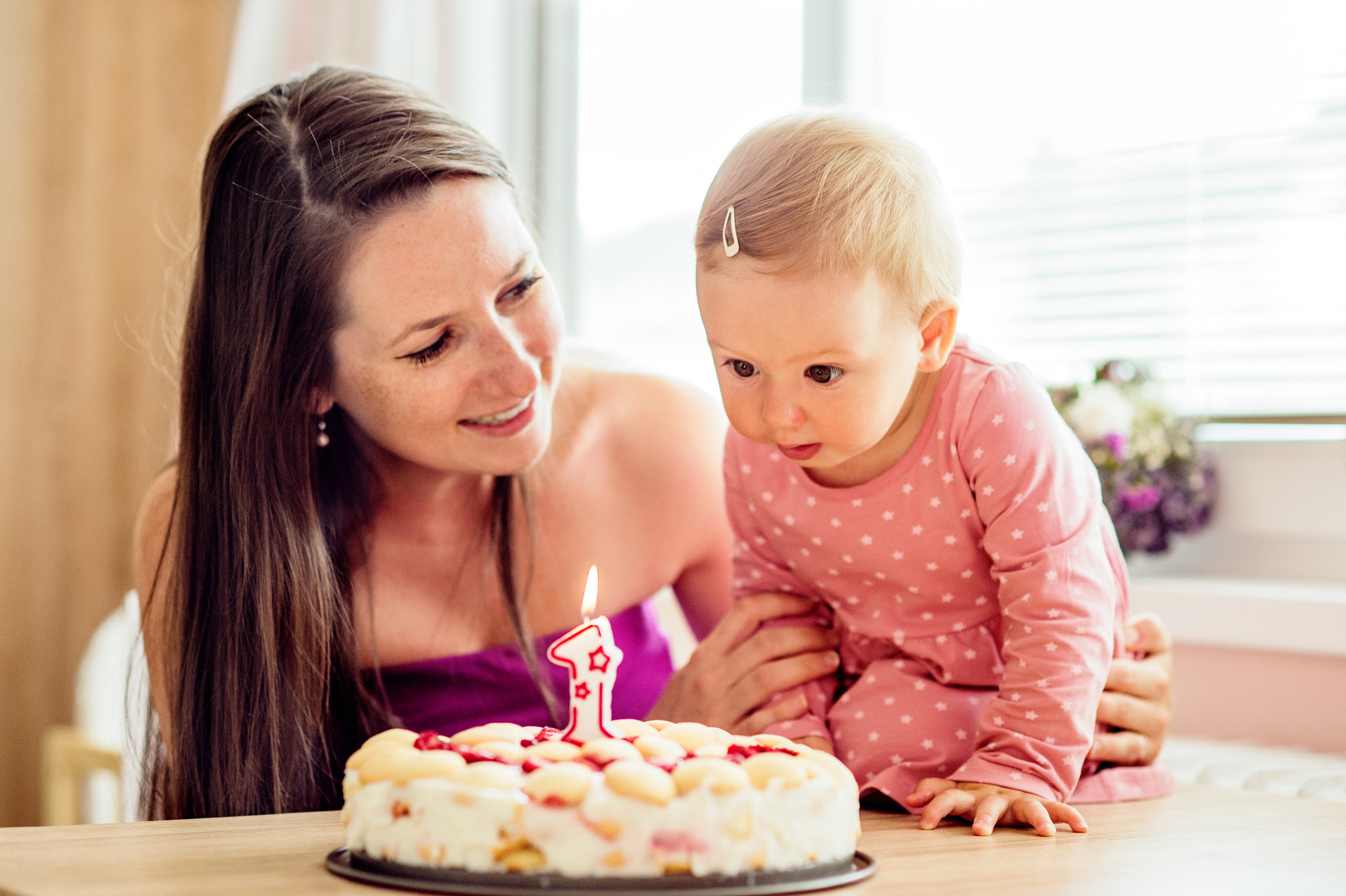 Nikon D4S + Nikon AF Nikkor 85mm F1.8D sample photo. Mother holding her baby daughter with birthday cake photography