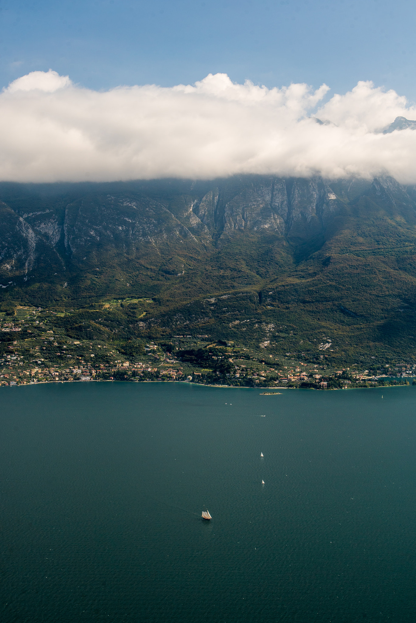24-105mm F4 G SSM OSS sample photo. Monte baldo and a ship photography