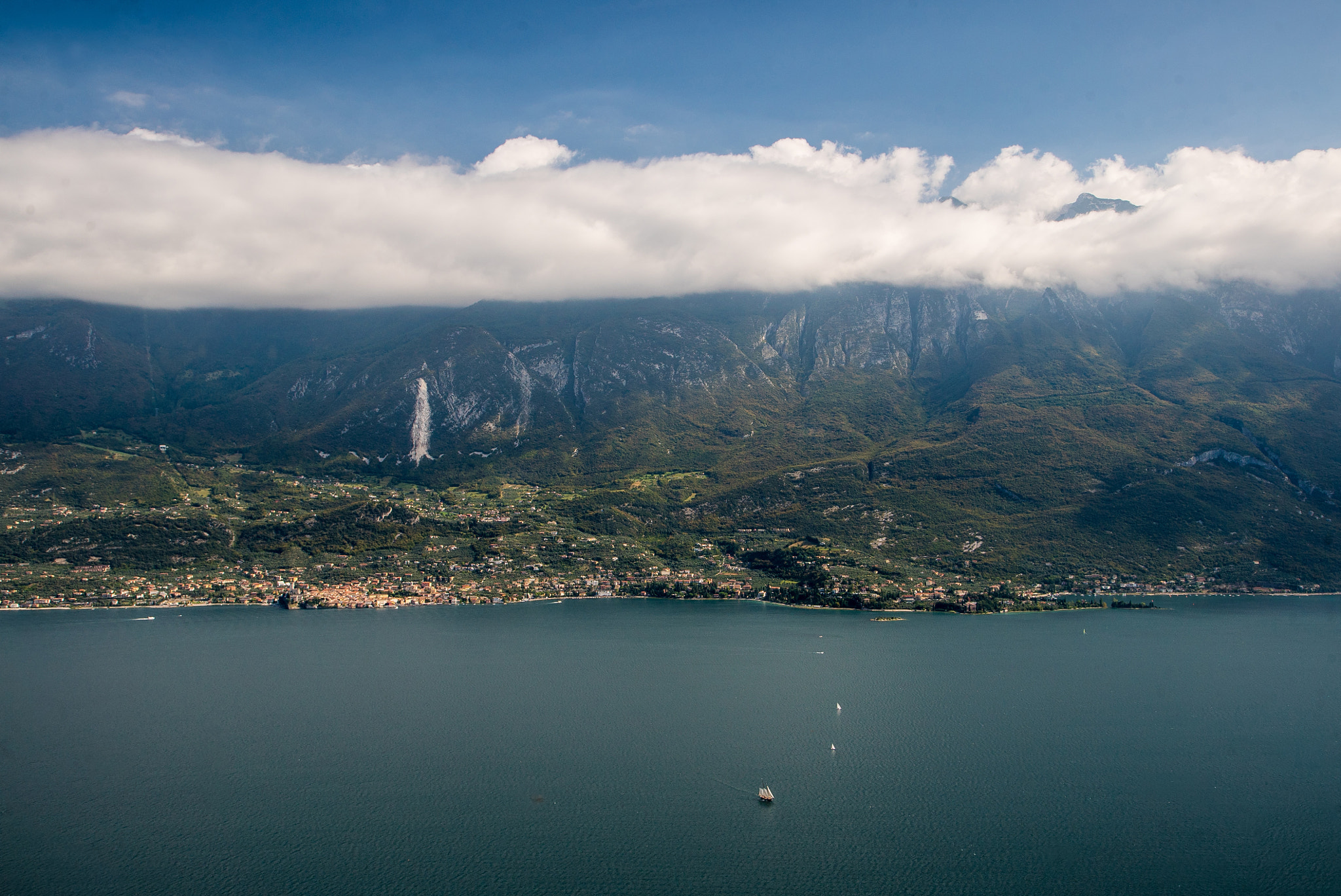 24-105mm F4 G SSM OSS sample photo. Lake garda and monte baldo photography