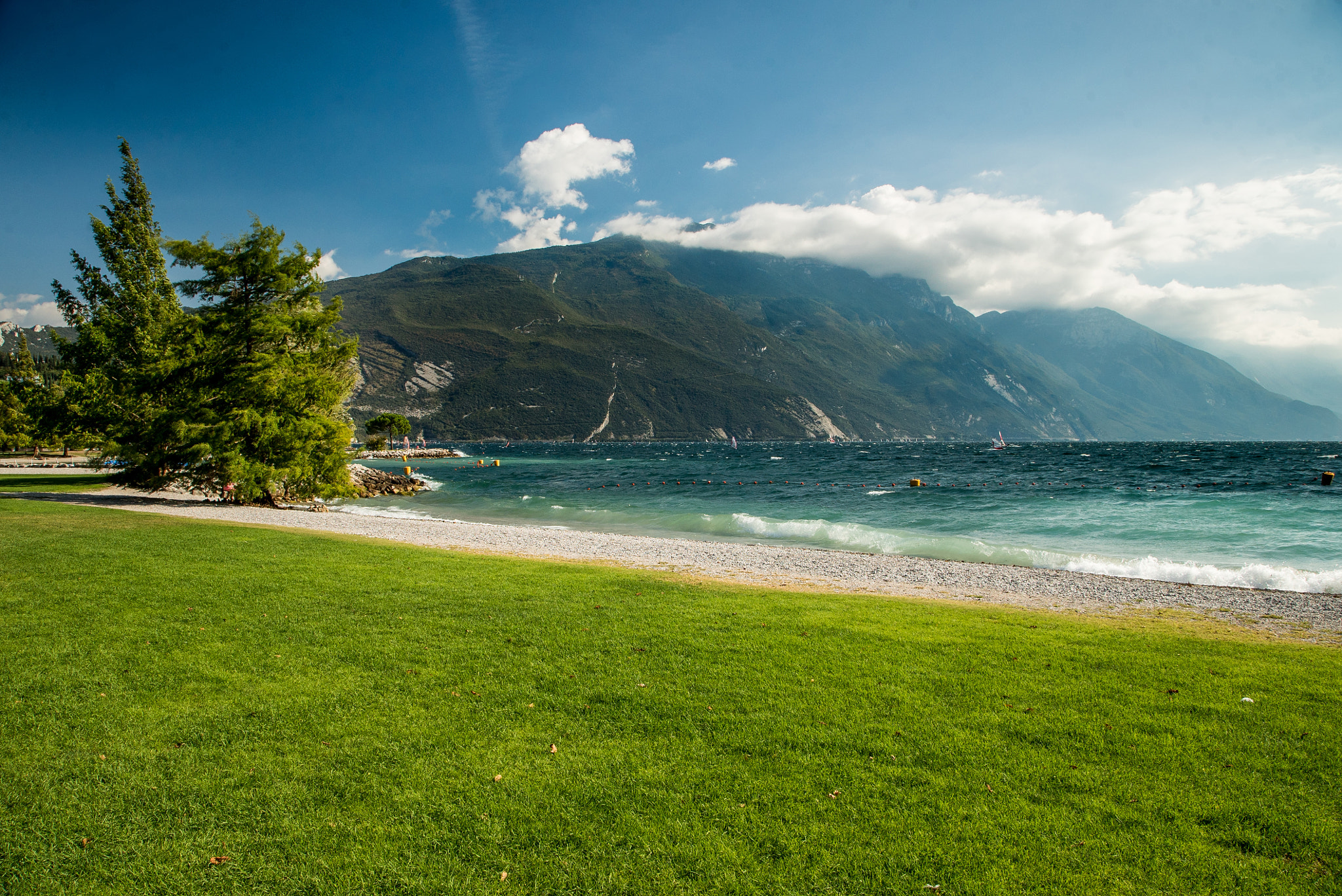 24-105mm F4 G SSM OSS sample photo. Green beach photography