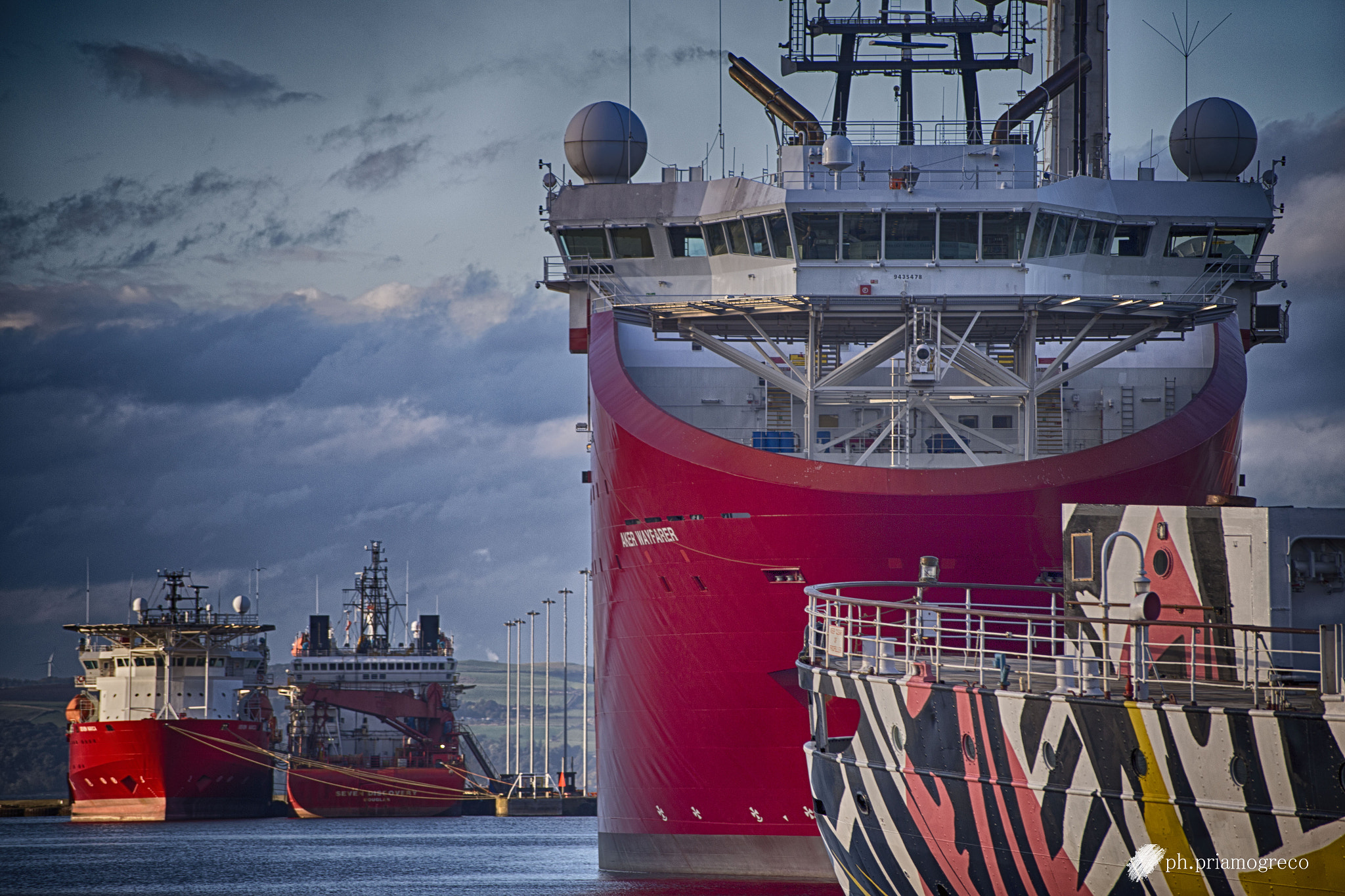 Sigma 70-300mm F4-5.6 APO DG Macro sample photo. Big boats photography