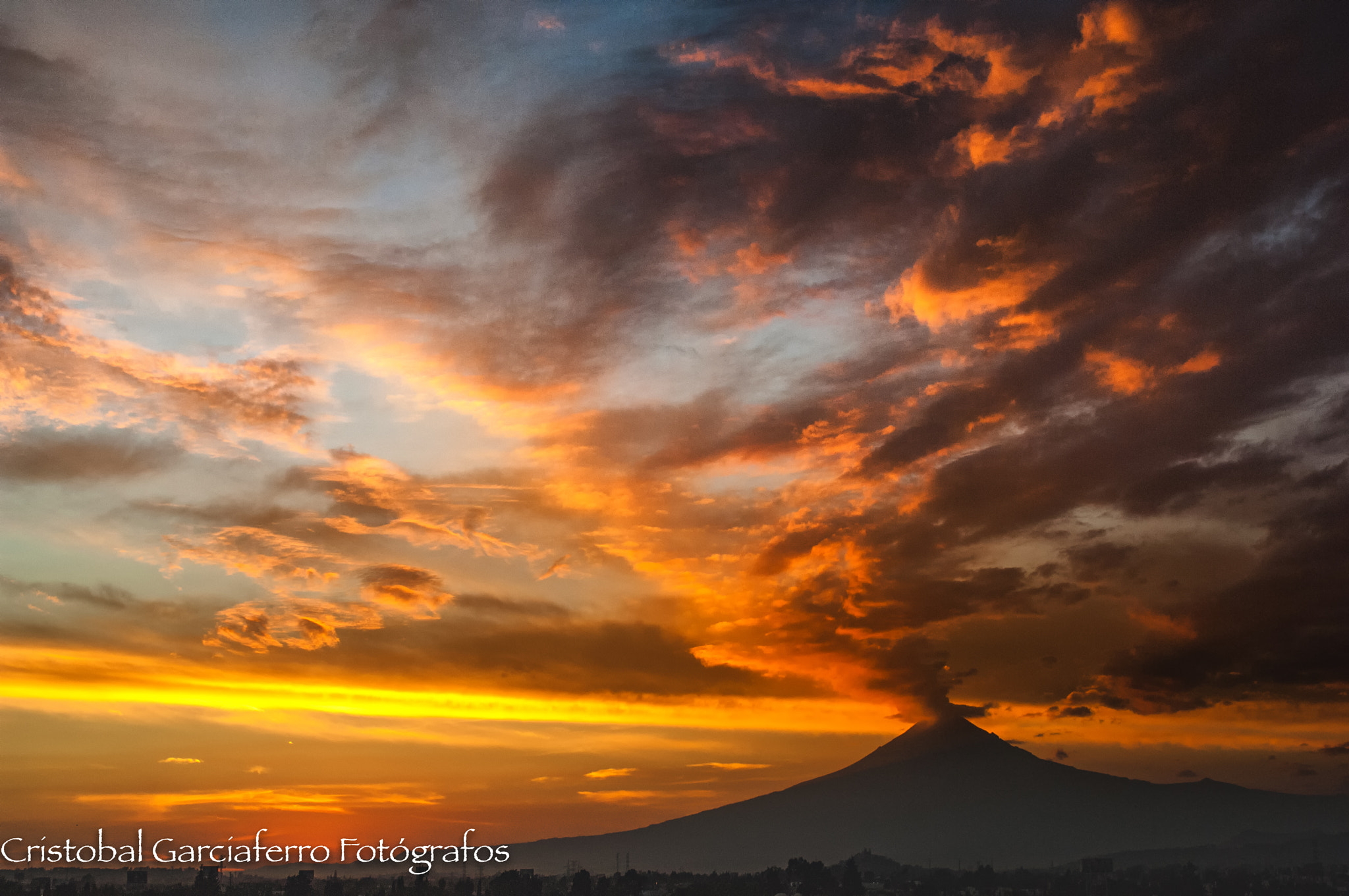 Nikon D2Xs + AF Zoom-Nikkor 35-70mm f/2.8 sample photo. Fire sunset and volcano photography