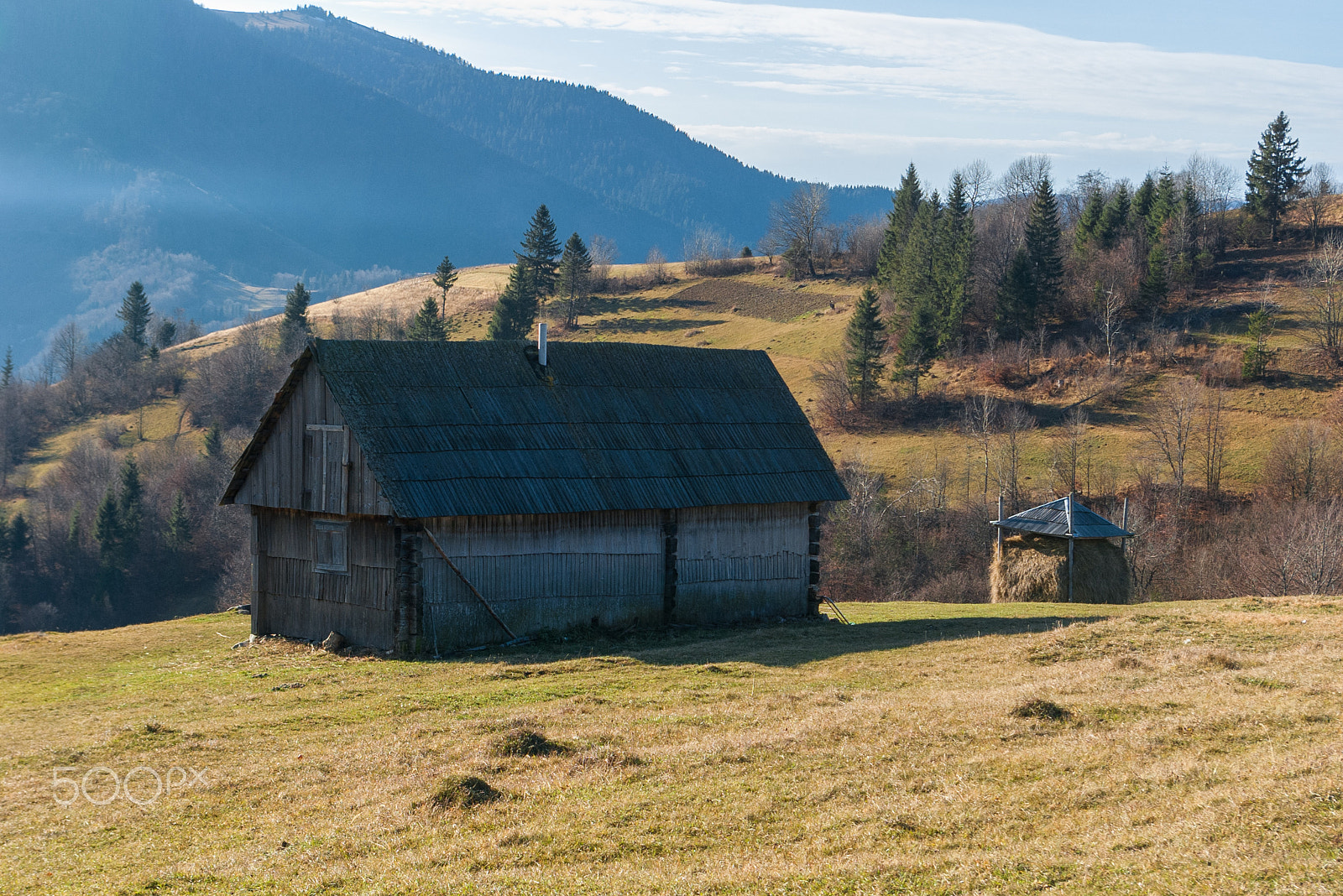 Pentax *ist DL + Pentax smc DA 18-55mm F3.5-5.6 AL sample photo. A house in the mountains. ukraine photography