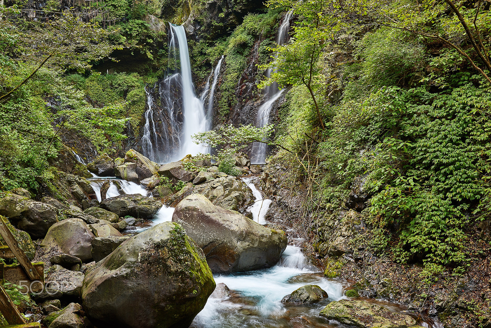 ZEISS Distagon T* 35mm F2 sample photo. One of the famous waterfall of "nikko" photography