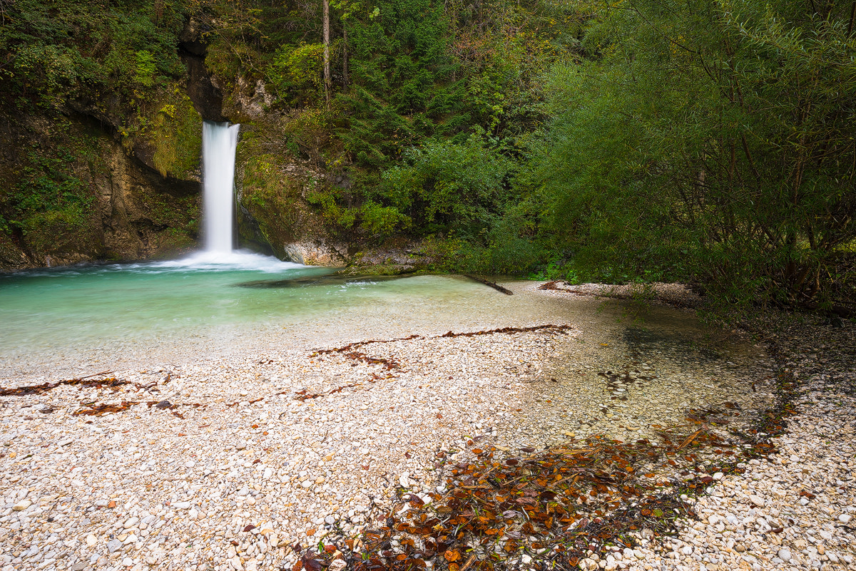 Sony a7R + Sony 70-400mm F4-5.6 G SSM sample photo. Red ring waterfall photography