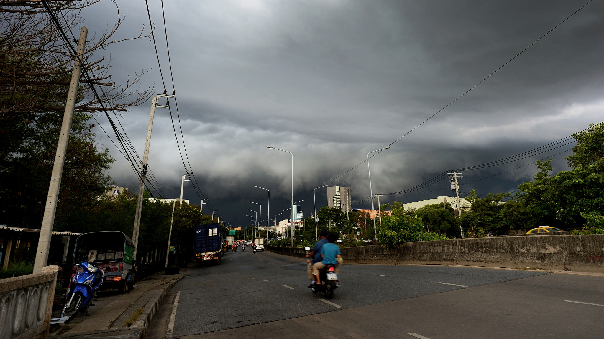 Nikon Df + Nikon AF Nikkor 20mm F2.8D sample photo. The storm photography