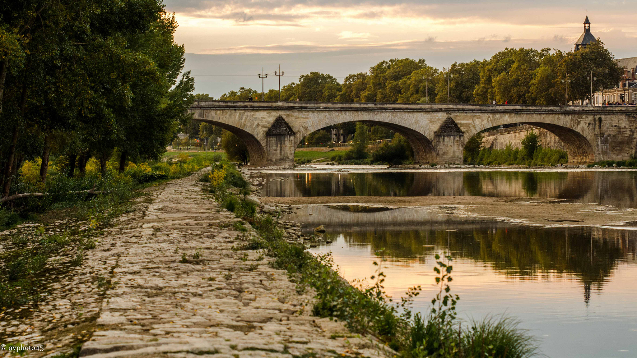 Sigma 70-200mm F2.8 EX DG Macro HSM II sample photo. Pont georges v vue du buis photography