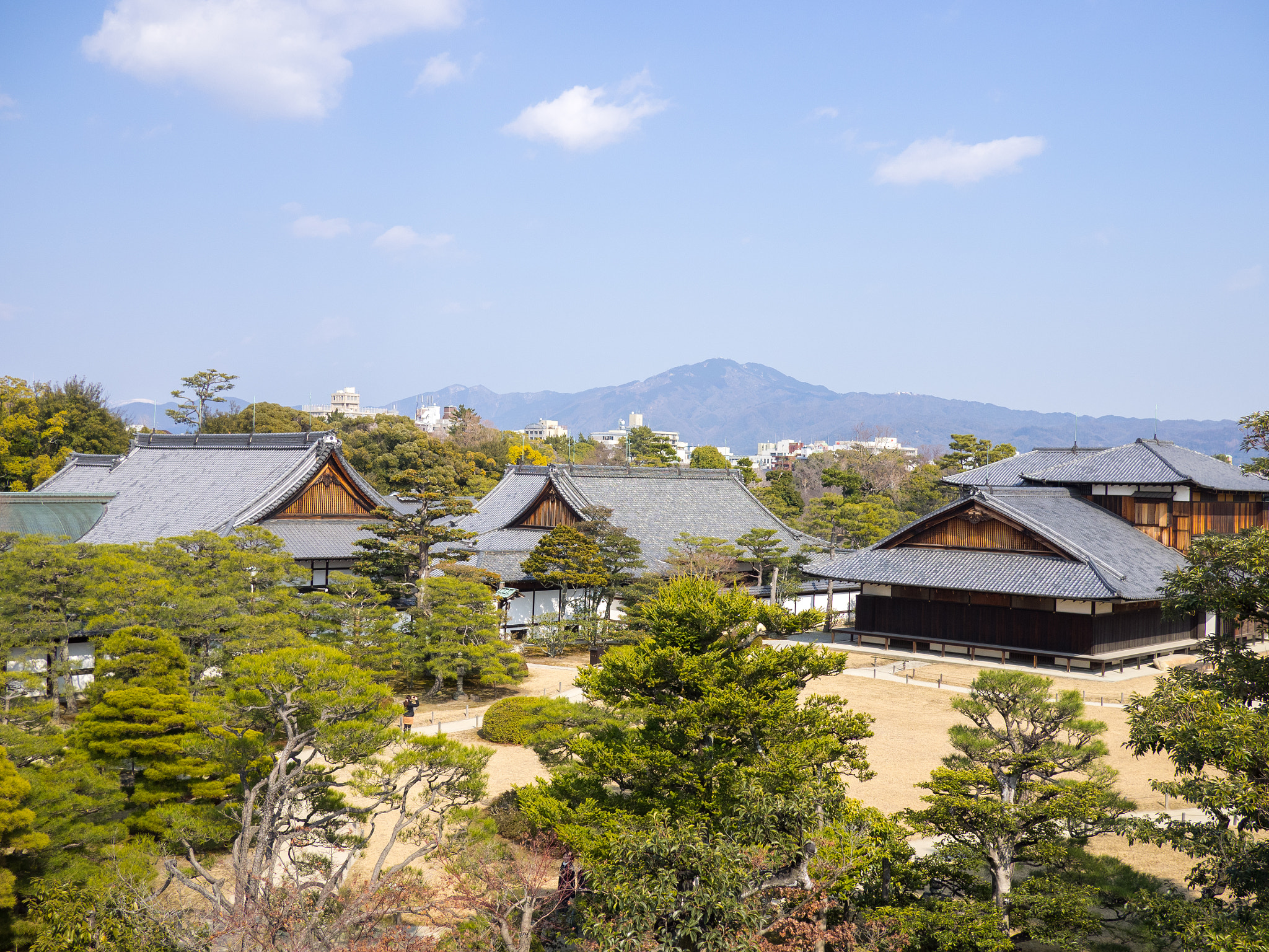 Olympus OM-D E-M1 + Panasonic Lumix G 20mm F1.7 ASPH sample photo. The nijo castle complex photography