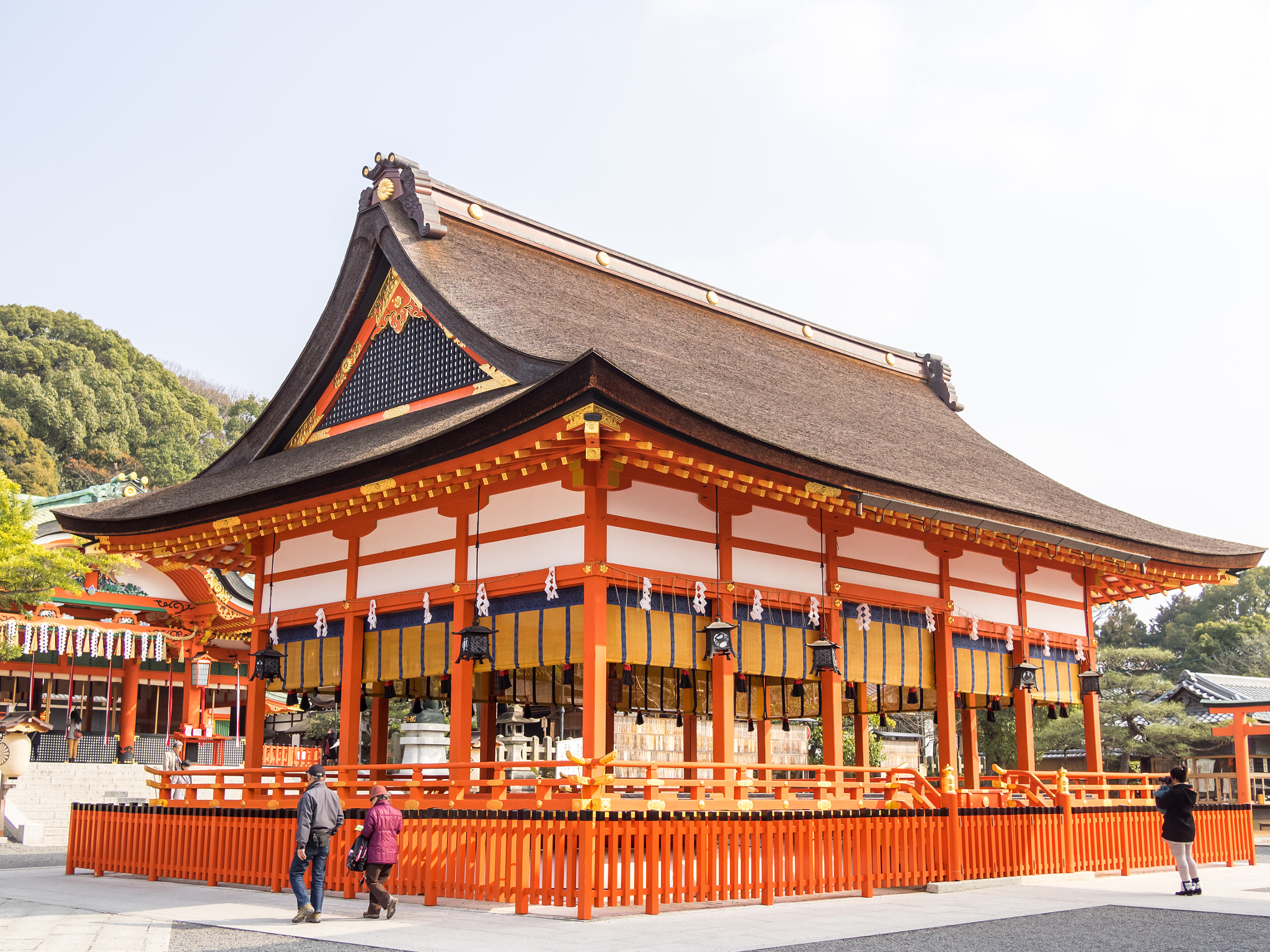 Olympus OM-D E-M1 + Panasonic Lumix G 20mm F1.7 ASPH sample photo. Building in fushimi inari photography