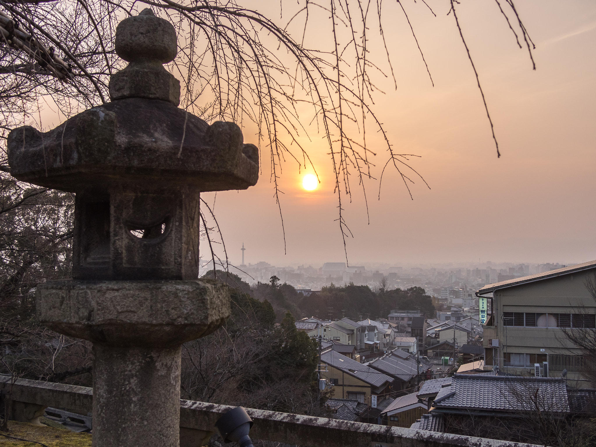 Olympus OM-D E-M1 + Panasonic Lumix G 20mm F1.7 ASPH sample photo. Sunset in kyoto photography