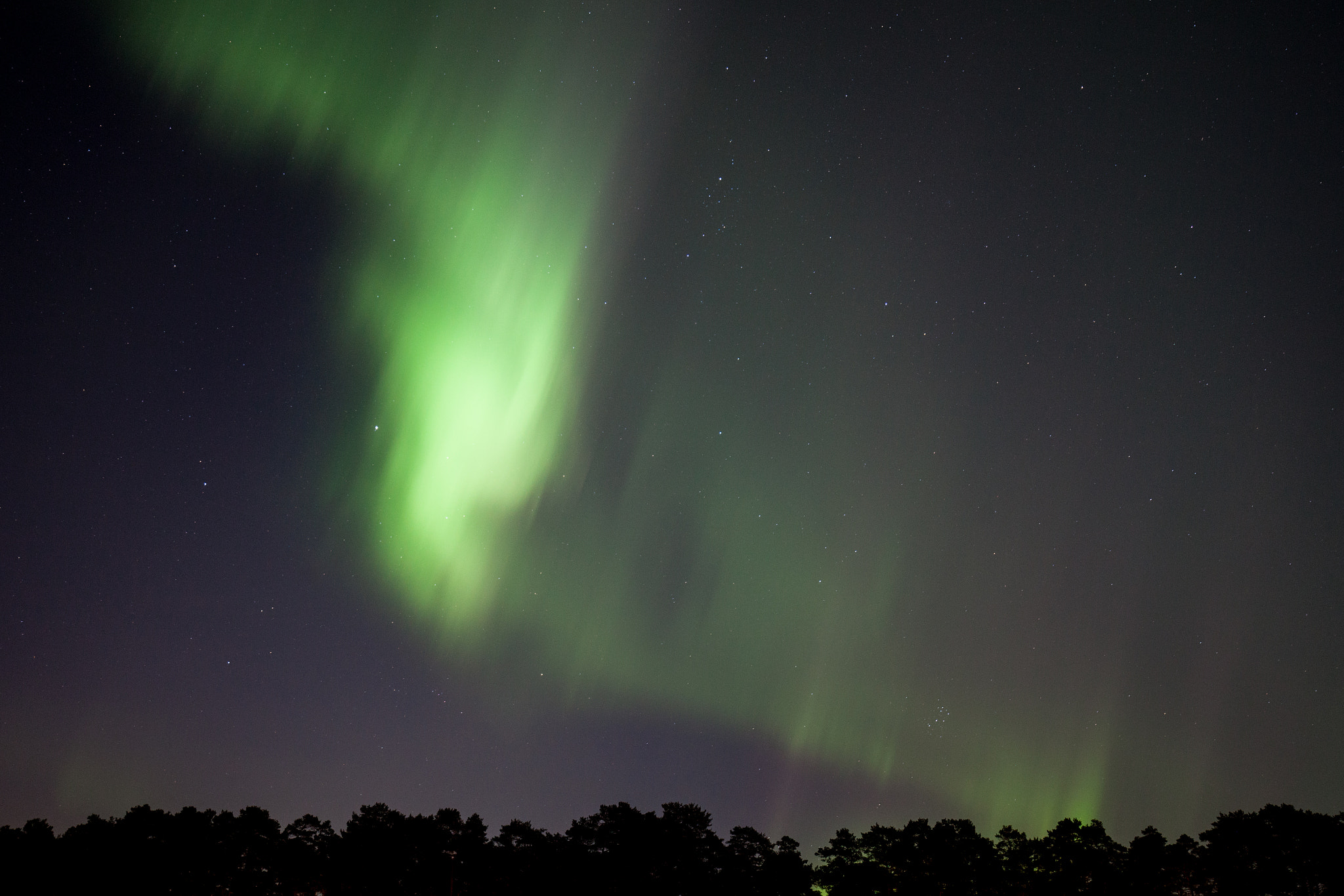 Canon EF 16-35mm F4L IS USM sample photo. Aurora photography
