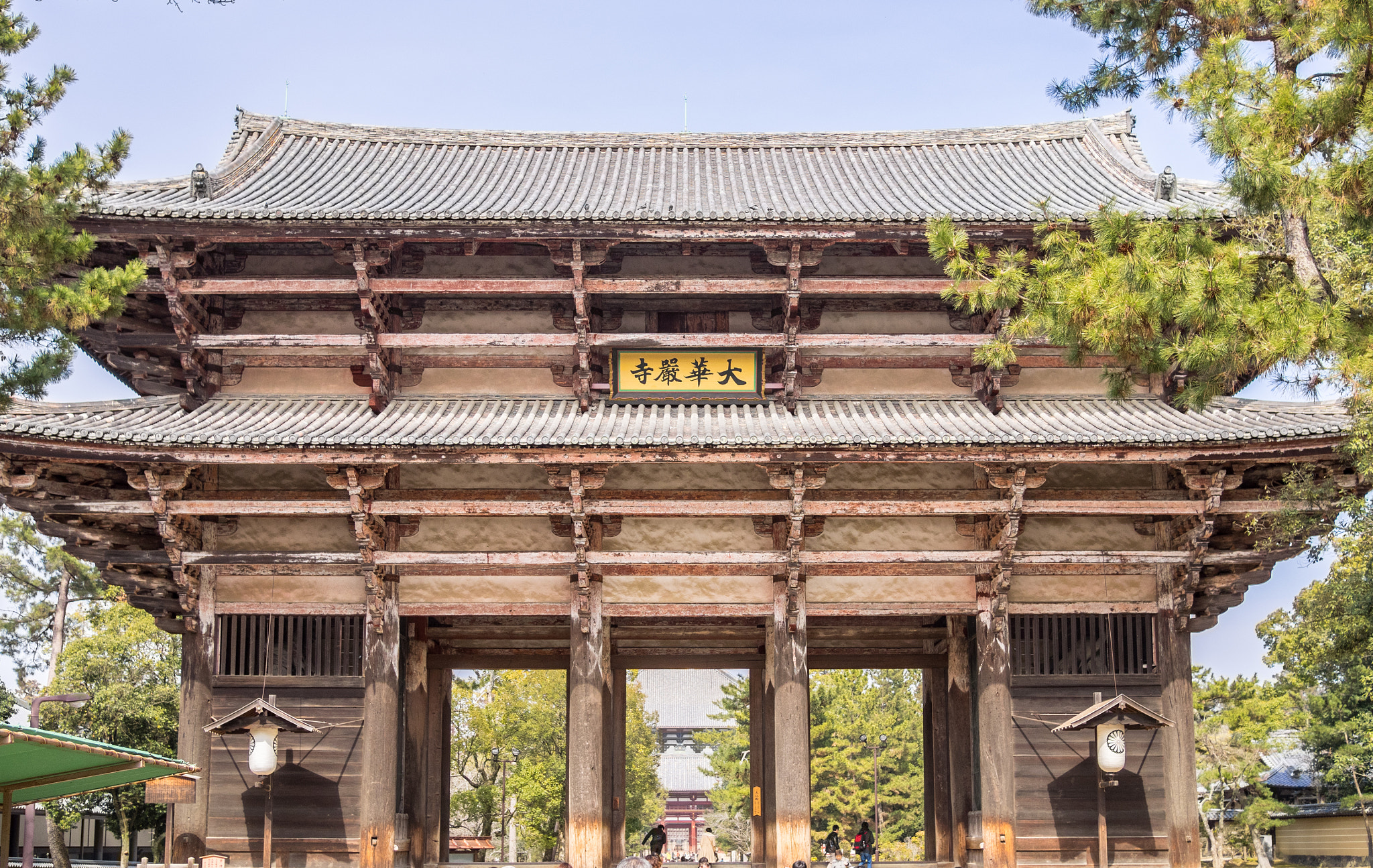 Olympus OM-D E-M1 + Panasonic Lumix G 20mm F1.7 ASPH sample photo. The door to the temple photography