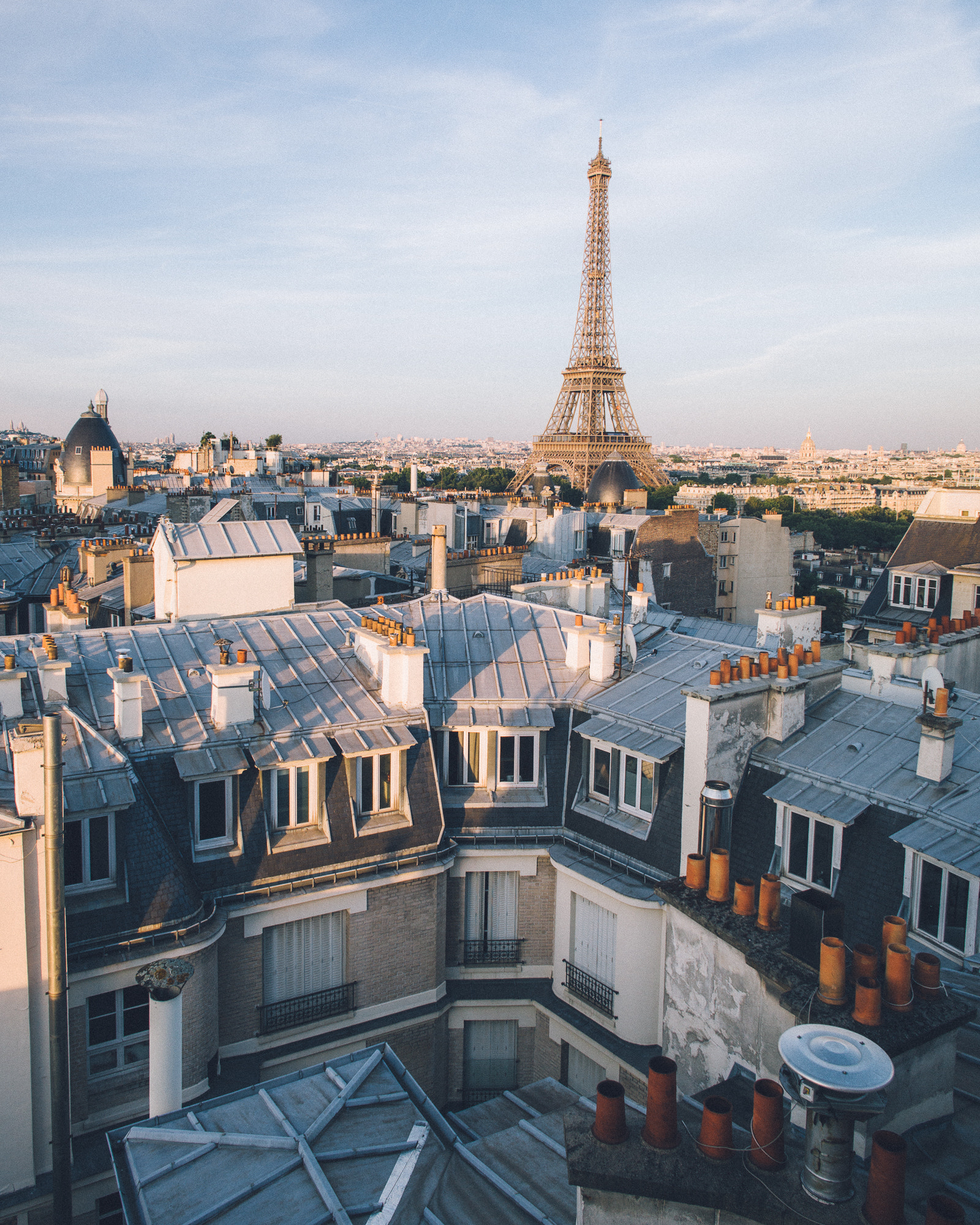 Leica Summilux-M 21mm F1.4 Asph sample photo. Parisian rooftops photography