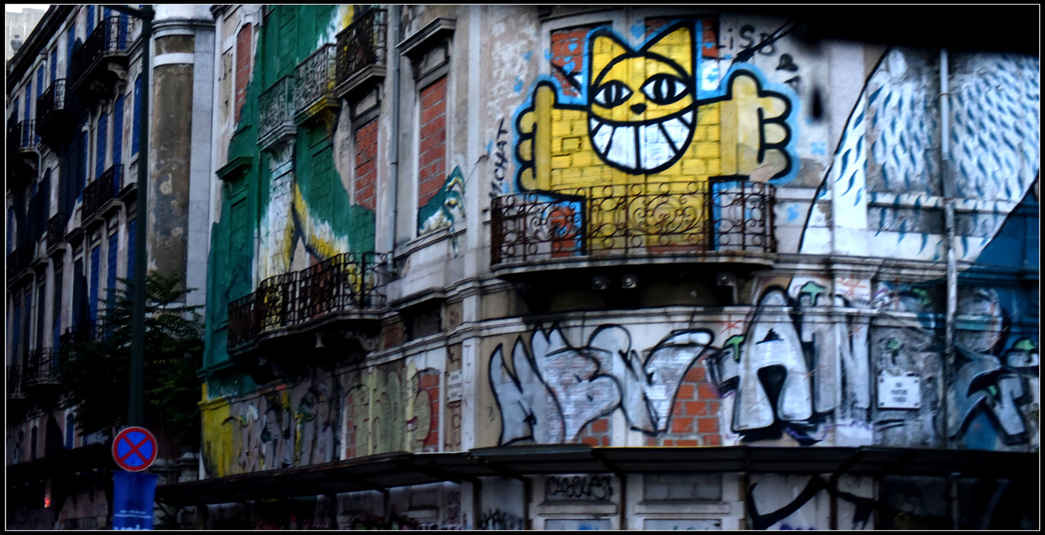 Nikon AF Nikkor 70-300mm F4-5.6G sample photo. Wall painting photography