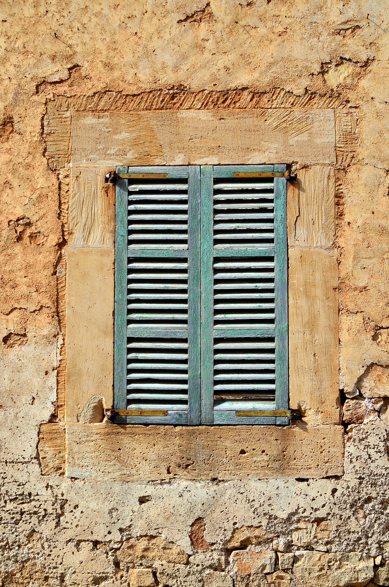 Nikon D7000 + Sigma 28-70mm F2.8 EX DG sample photo. Windows of santanyi photography