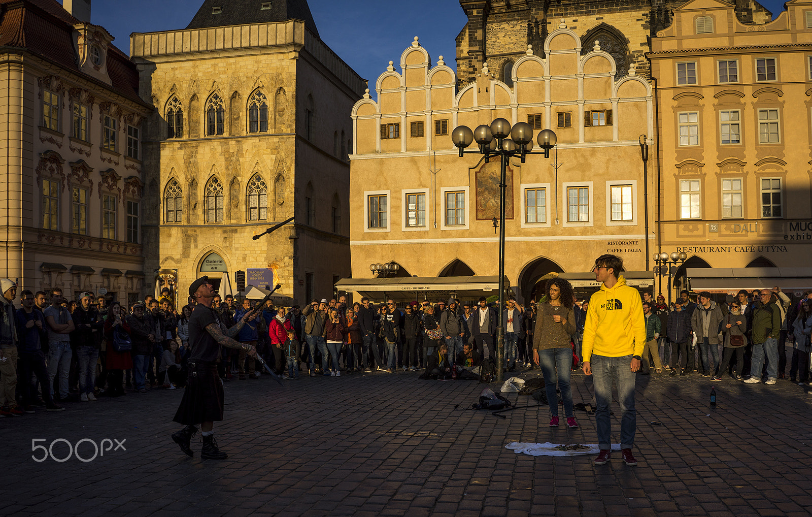 Sony a7R + Sony FE 28mm F2 sample photo. The old town square jugglers photography