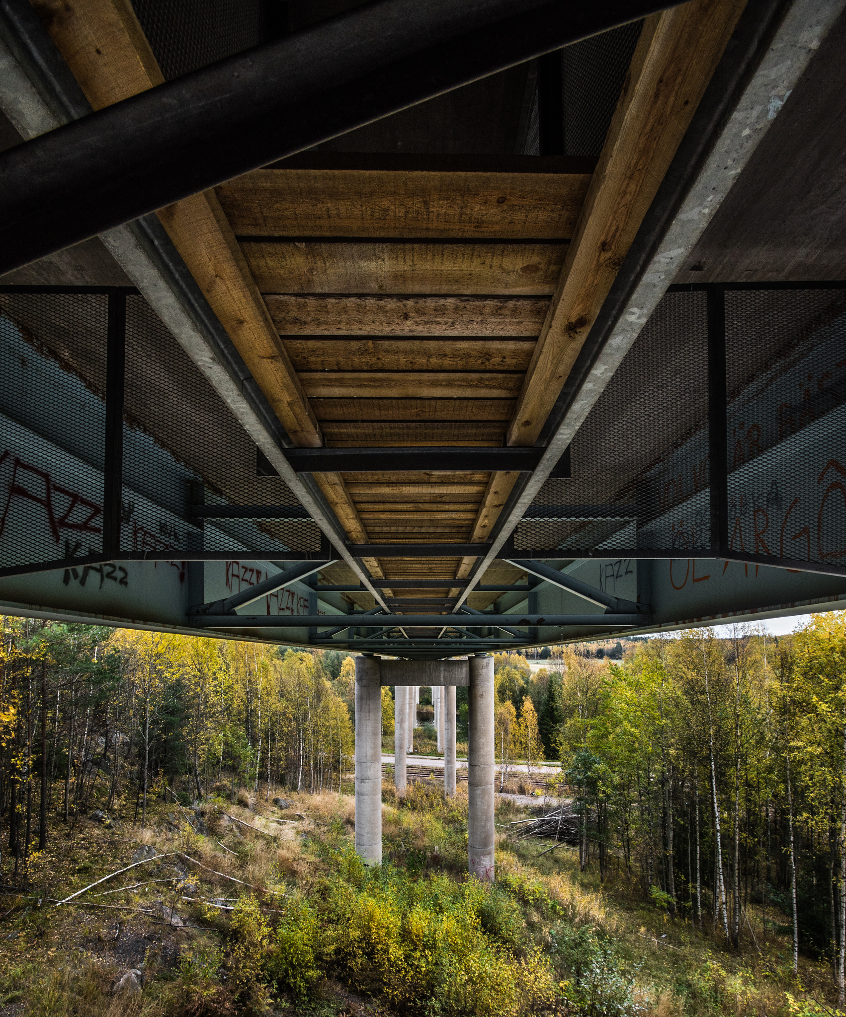 Sigma AF 10-20mm F4-5.6 EX DC sample photo. Under the bridge photography