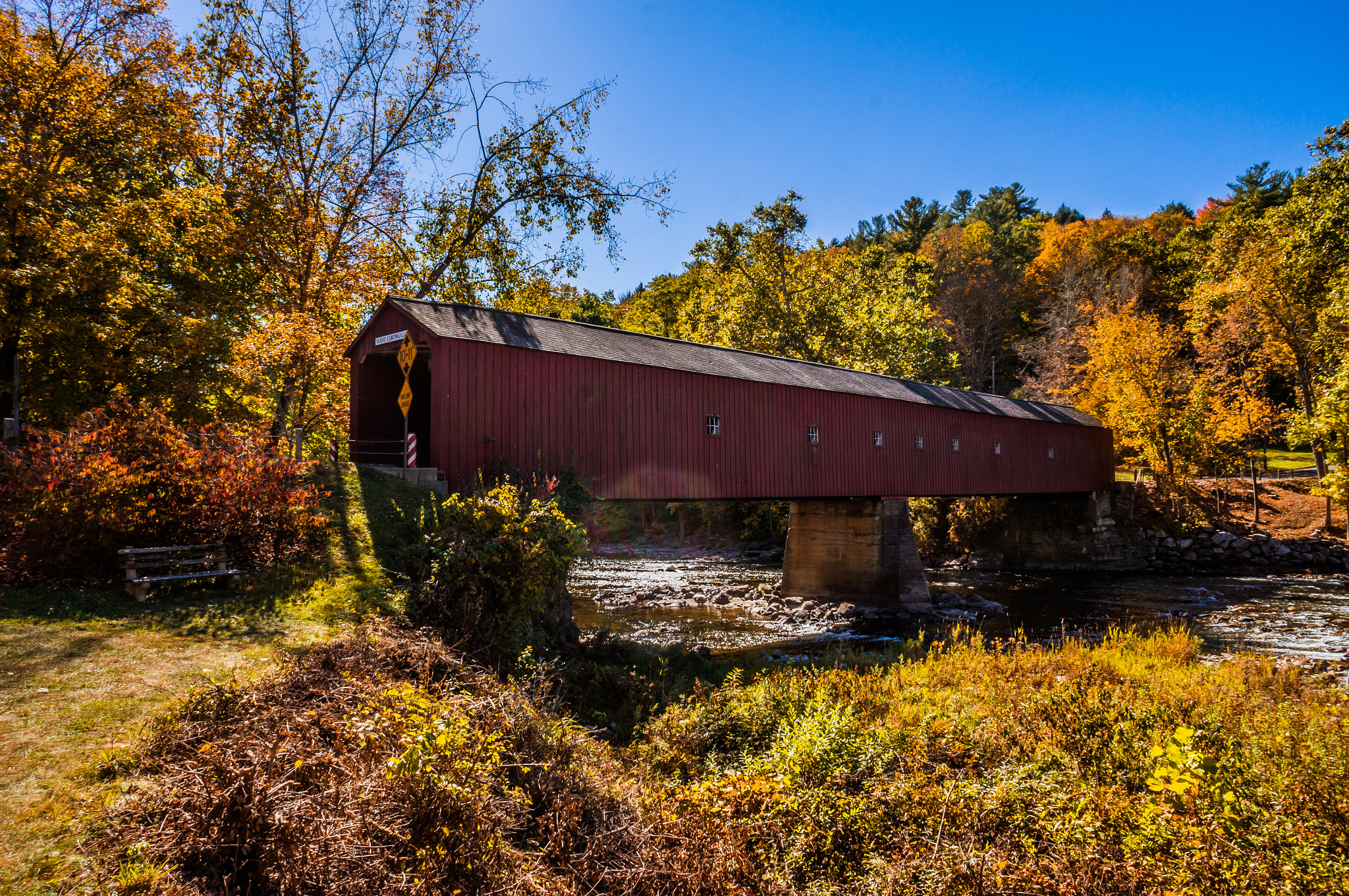 Sony Alpha NEX-3N + Sony E 16mm F2.8 sample photo. Bridge photography