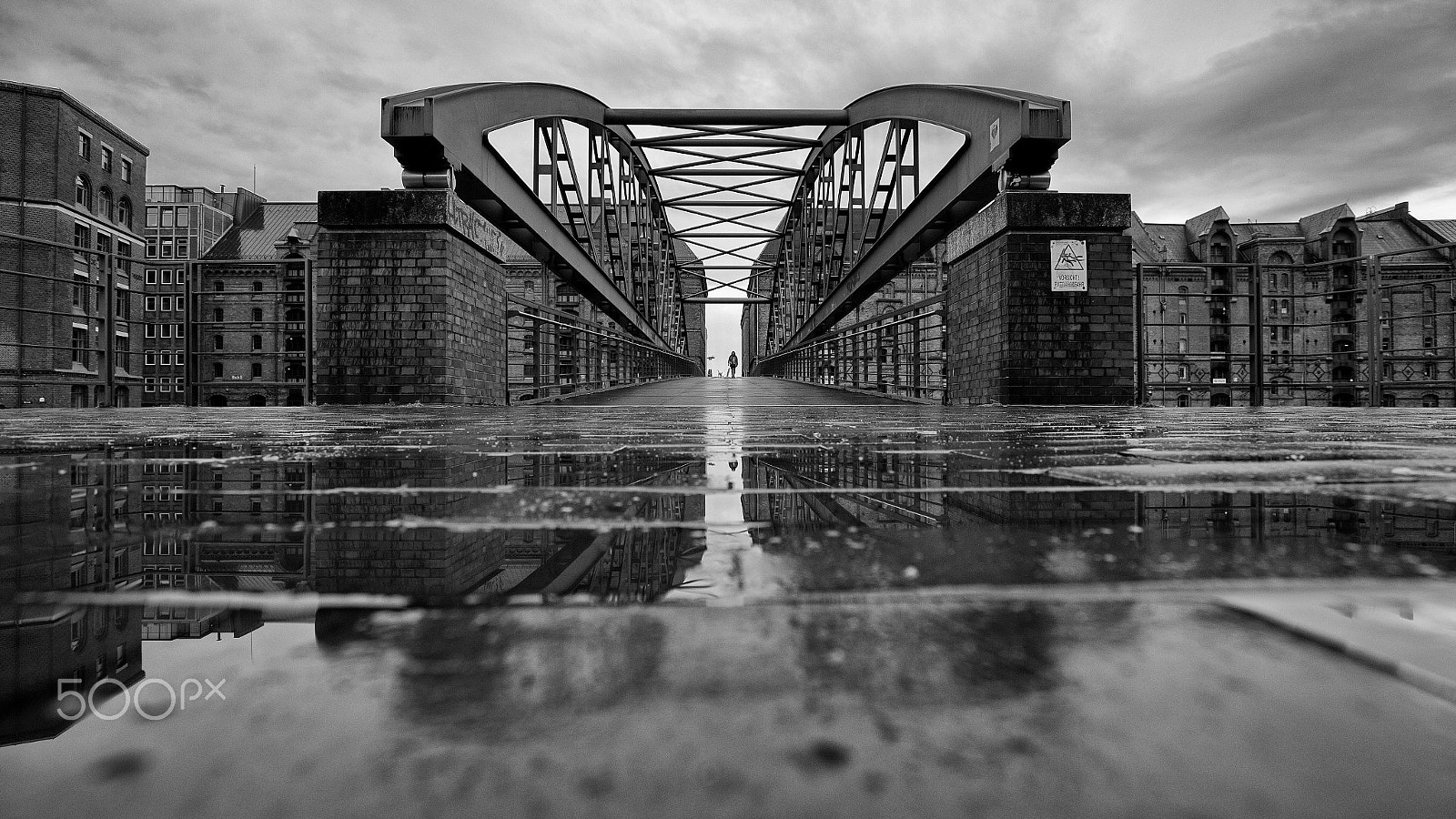 Canon EOS 6D + Canon EF 16-35mm F4L IS USM sample photo. Walking in the rain photography