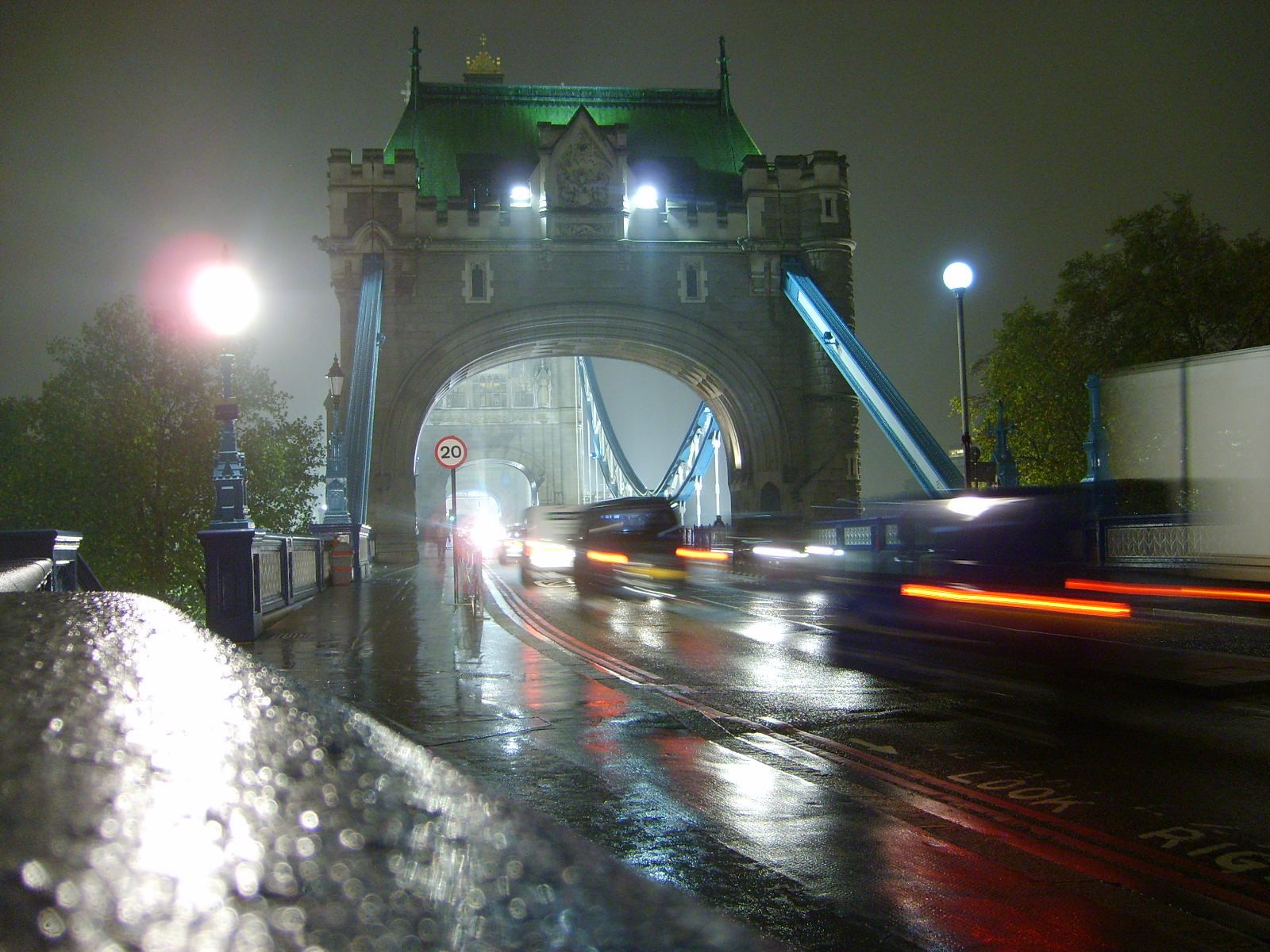 Samsung Digimax S600 / Kenox S600 / Digimax Cyber 630 sample photo. Tower bridge-london photography