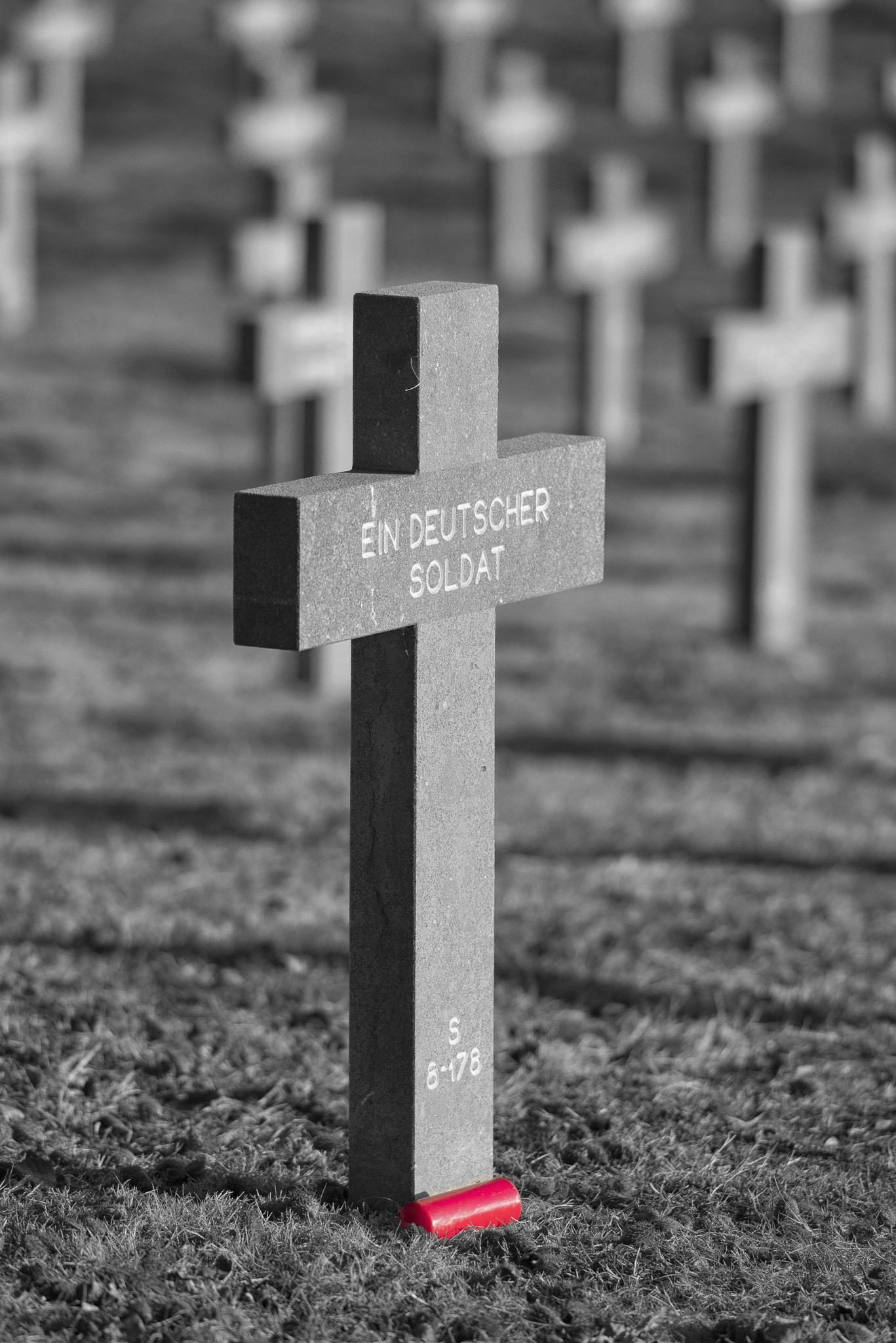 Pentax D FA* 70-200mm F2.8ED DC AW sample photo. Duitse militaire begraafplaats in ysselsteyn photography