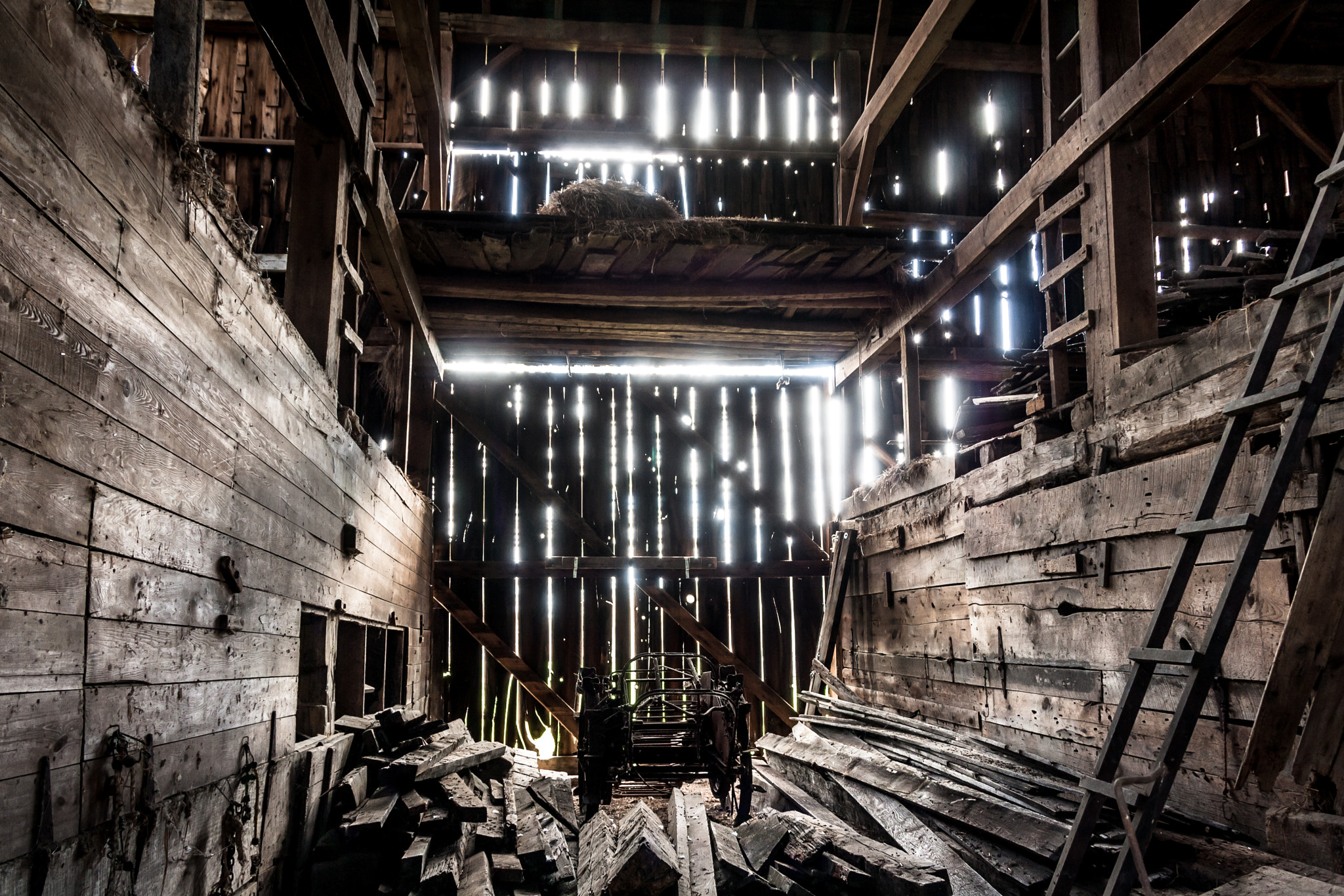 Sigma 18-125mm F3.8-5.6 DC OS HSM sample photo. Mystic barn desaturated photography
