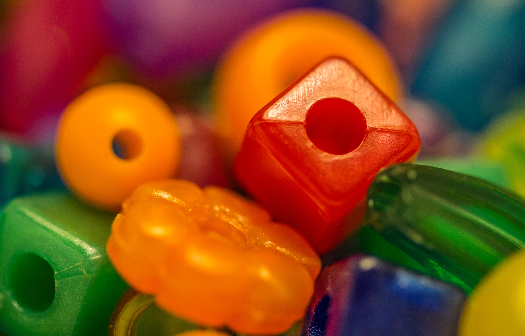 Canon EF-S 60mm F2.8 Macro USM sample photo. Round edge of a square bead photography