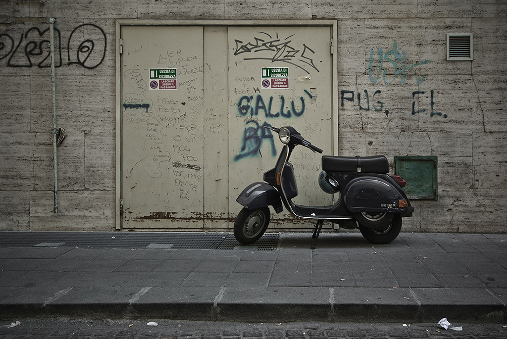 Pentax K200D sample photo. Vespa photography